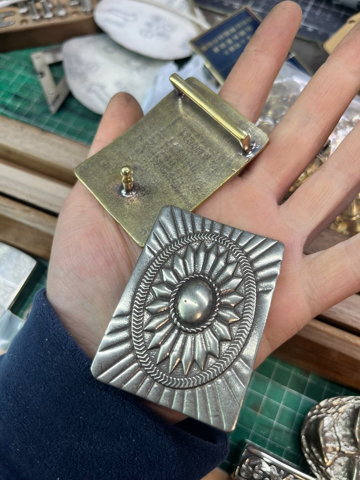 A super domineering Indiana Navajo white copper belt buckle