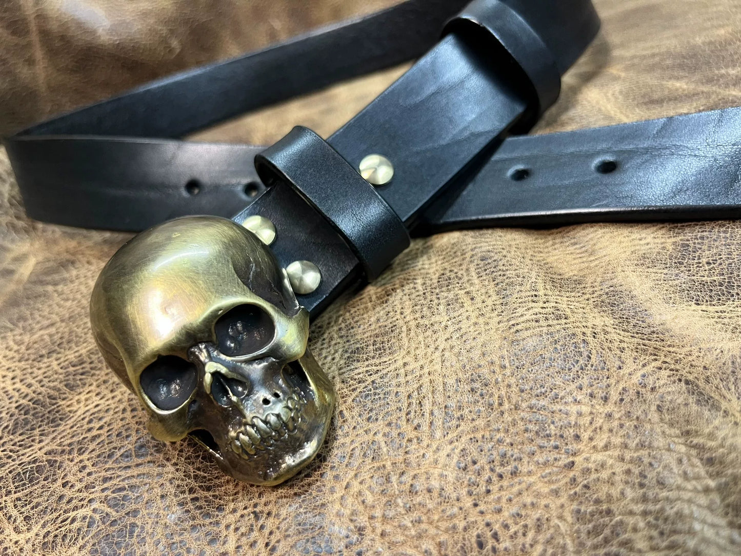 American retro skull pure copper belt buckle with black bison leath…