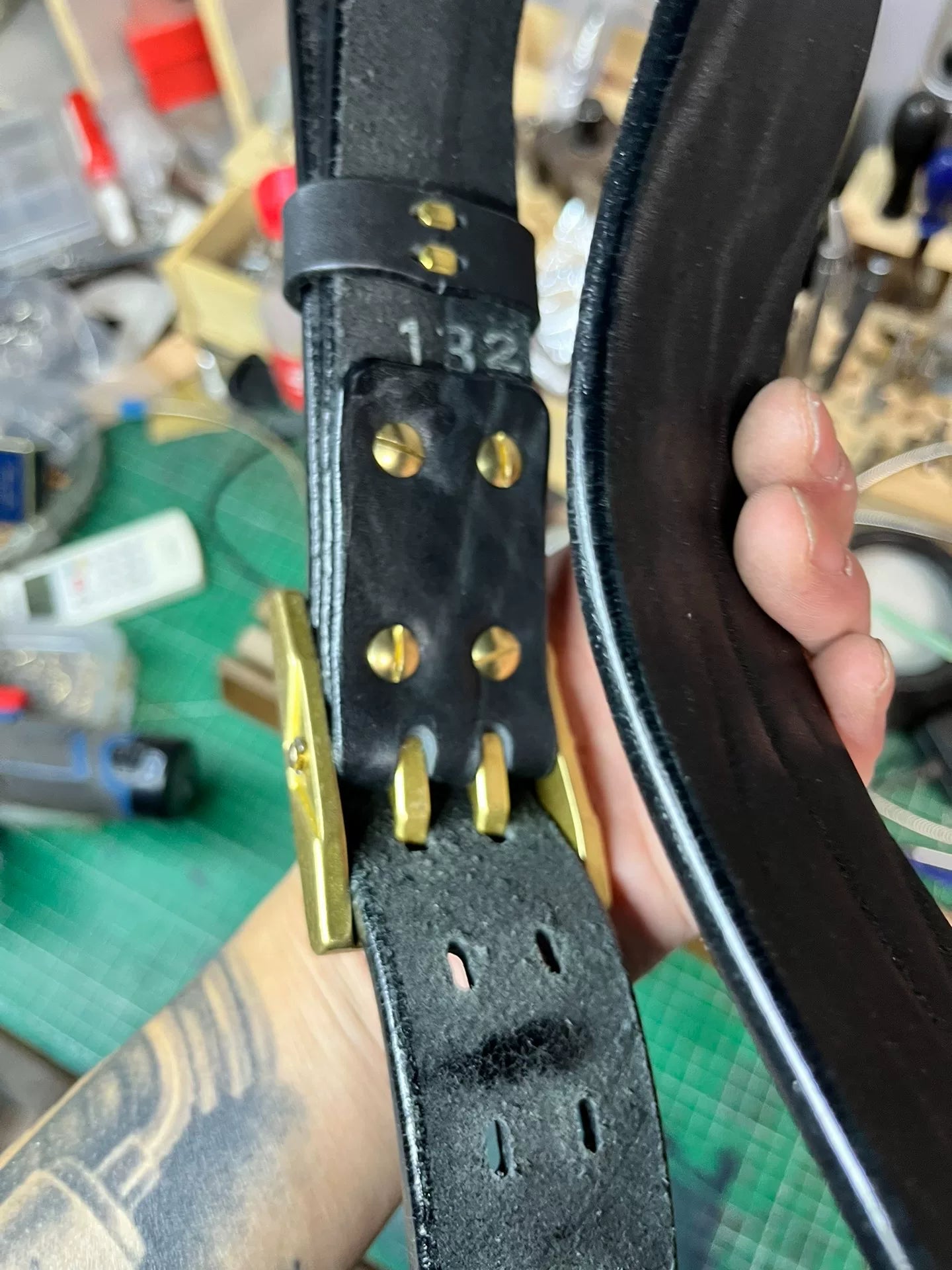 4.5 cm wide double-needle hammer-patterned handmade belt of five ge…
