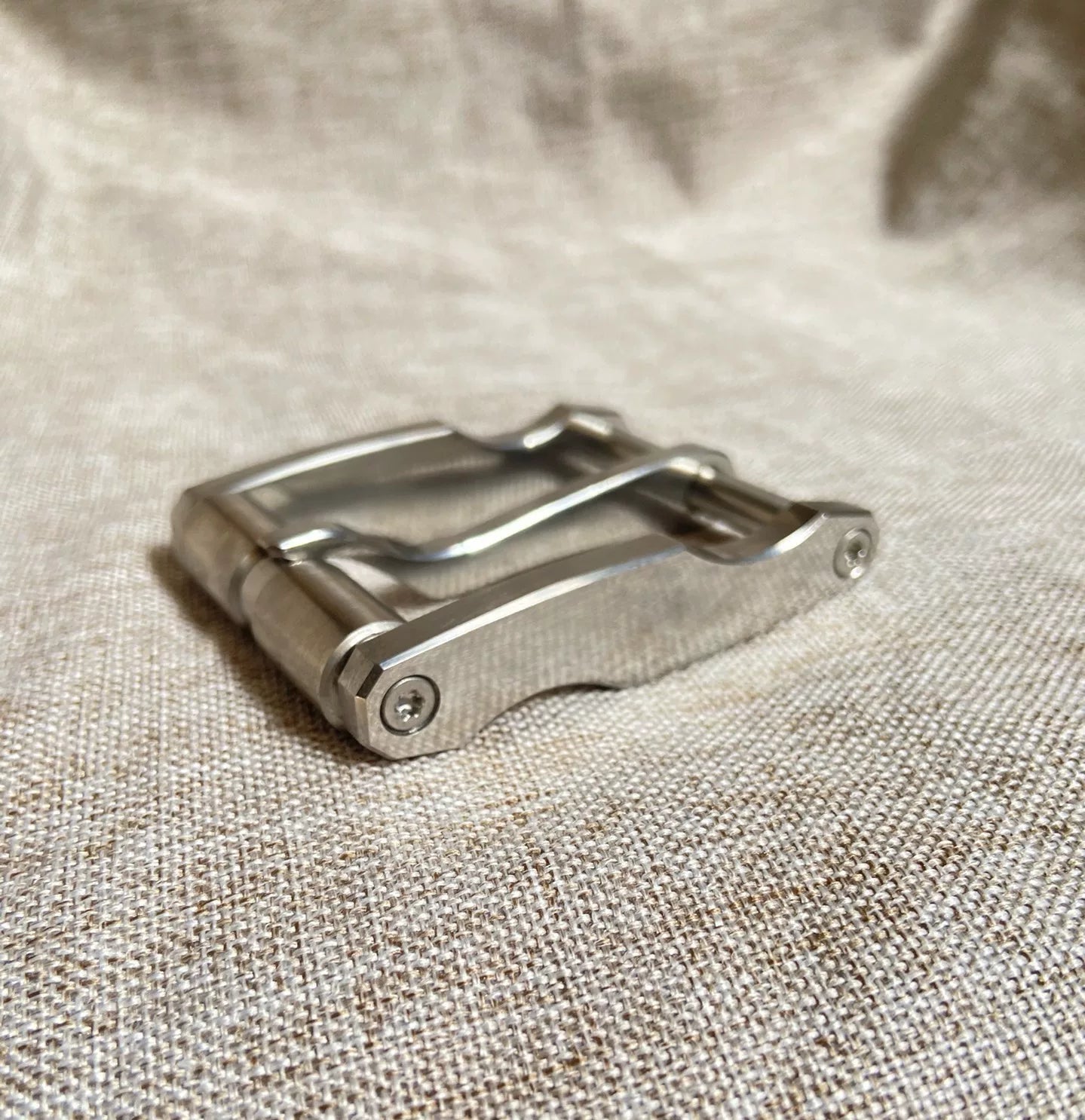 316L Stainless Steel Belt Buckle — Precision Line-Cut, Hand-Finished