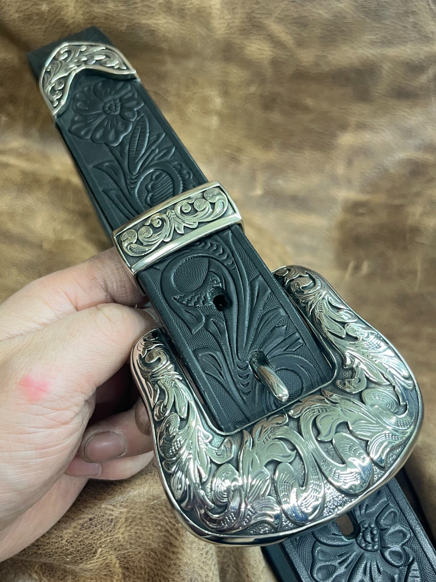 The white copper Tangcao three-piece handmade belt