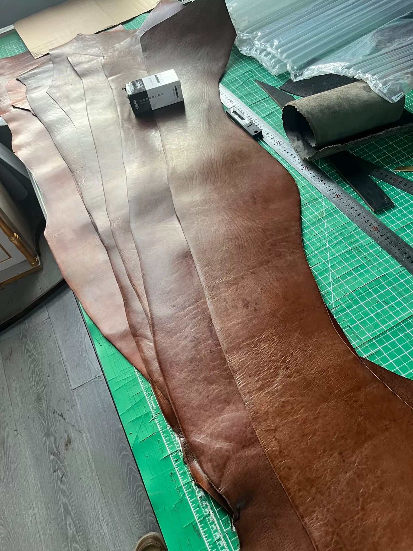 A customized cordovan belt can only produce 2 to 3 belts. Custom co…