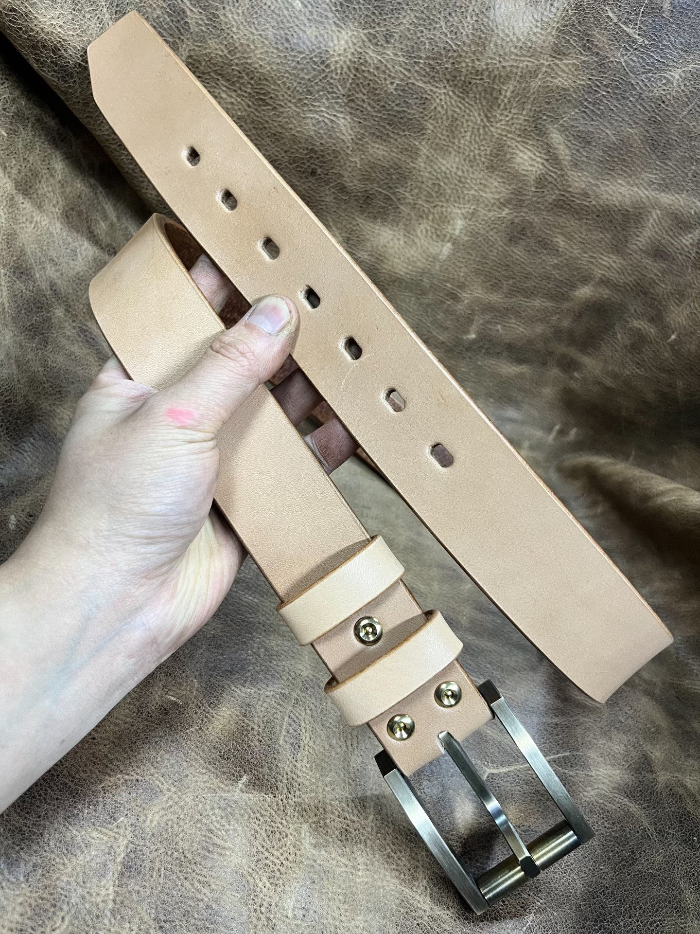 6.5 mm saddle with brass wire-cut belt buckle