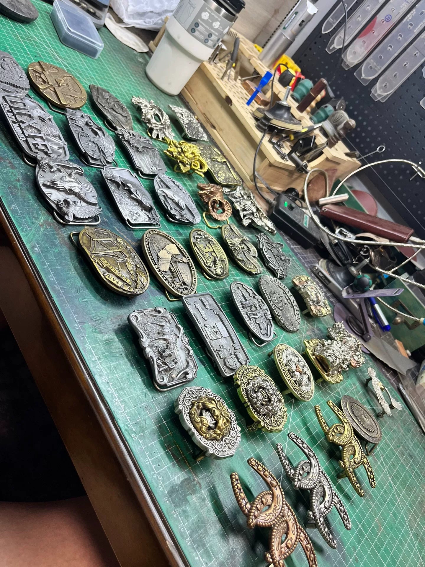 Plate buckle
