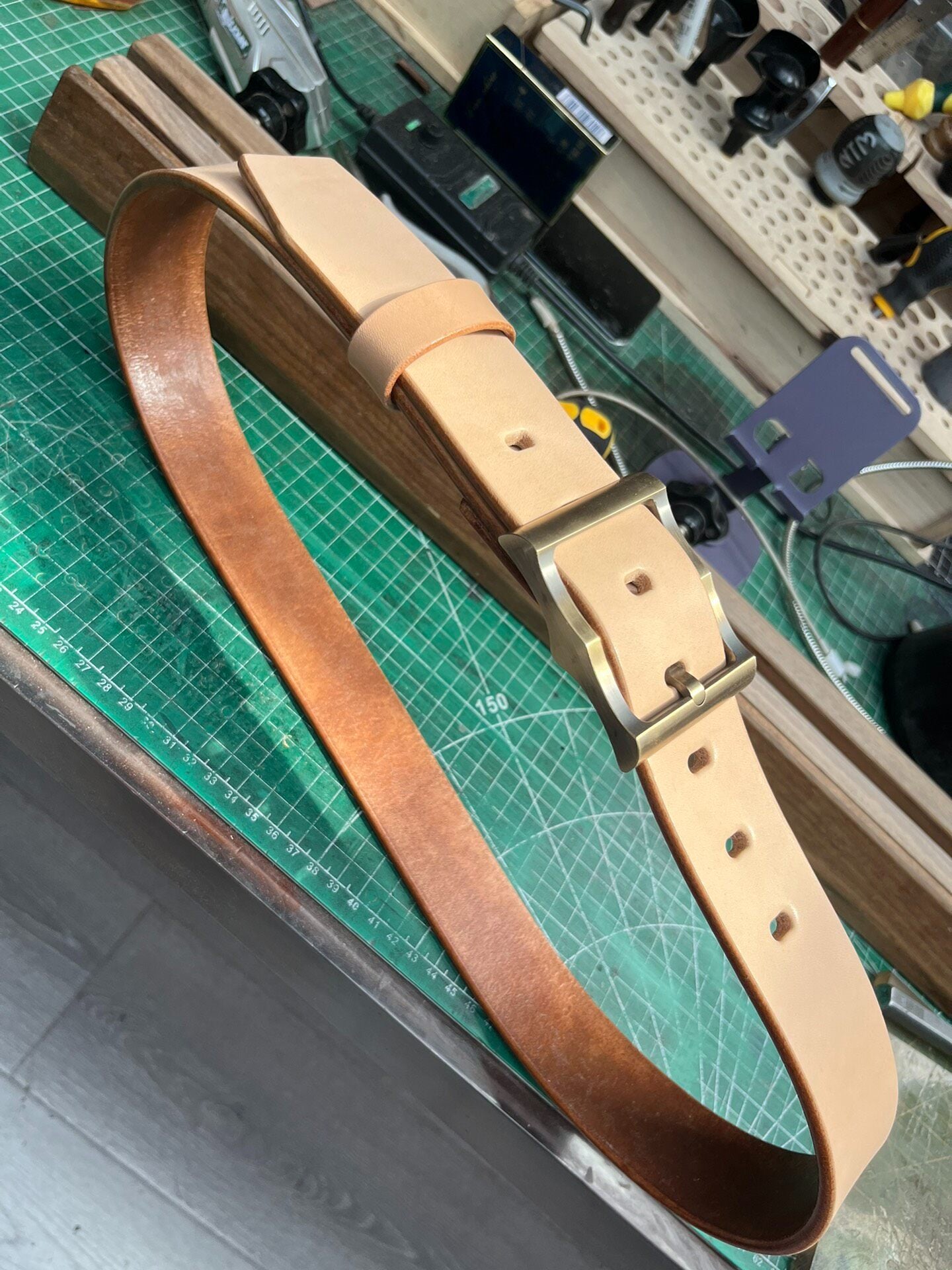 12-13oz Natural Tan American Skirting Leather Belt – Muchen Bat Tower CNC Wire-Cut D-Ring Buckle | 1.56in Wide | Handmade