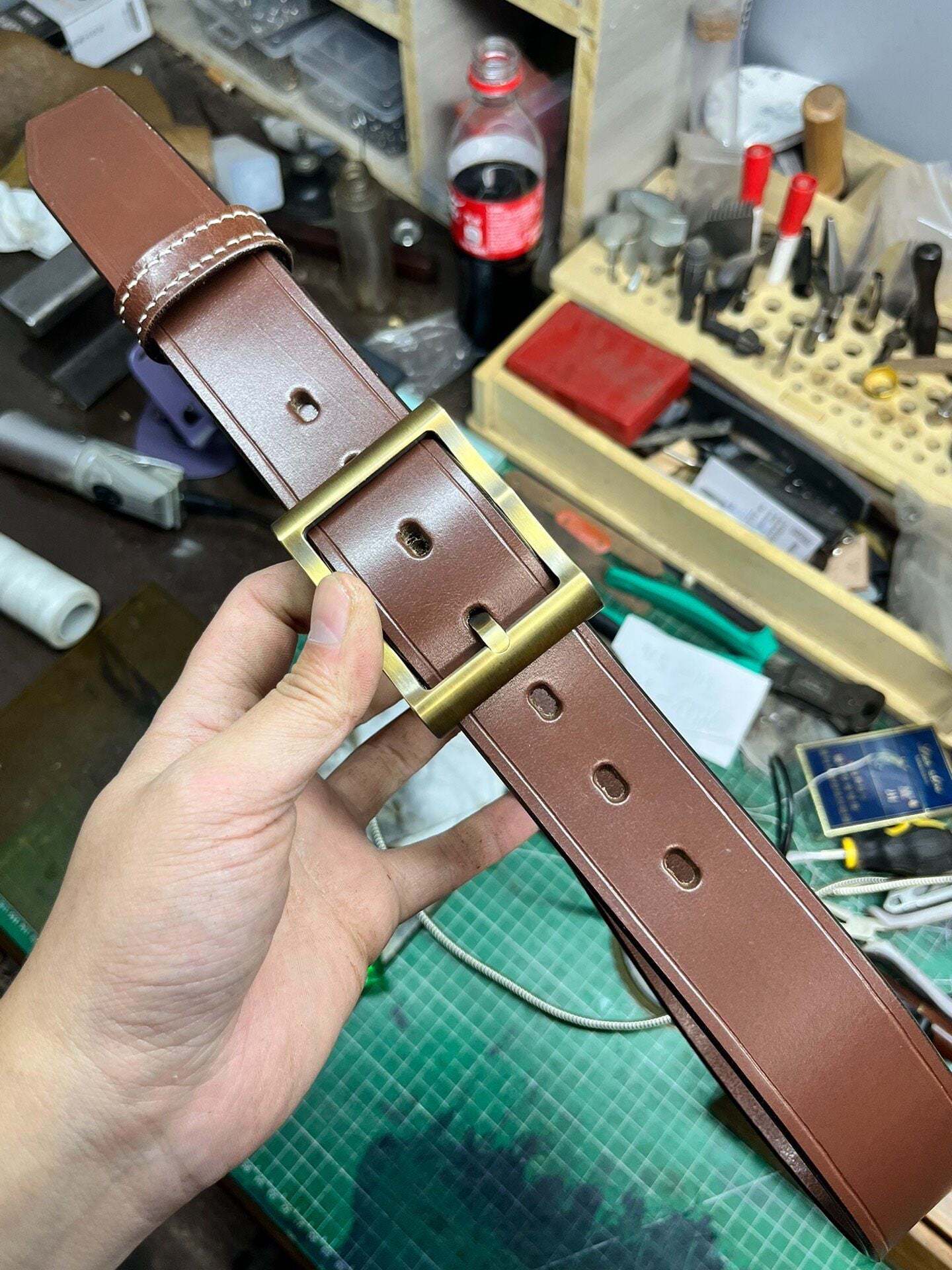 10-11oz Brown Thomas Bridle Leather Belt – Solid Wire-Cut Muchen Bat Buckle | 1.57in Wide | Handmade