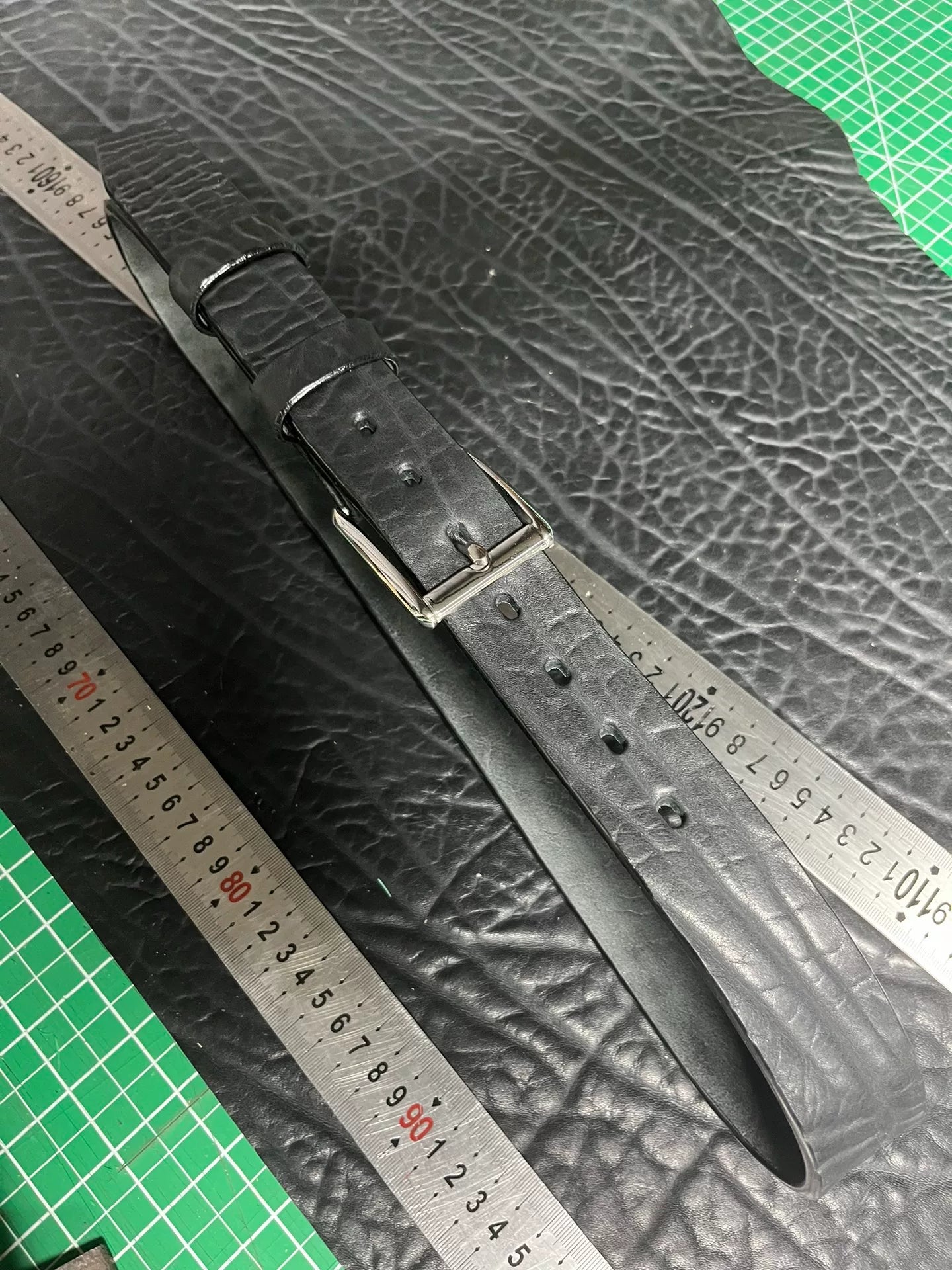 6mm thick bison leather with 304 mirror stainless steel pin buckle…