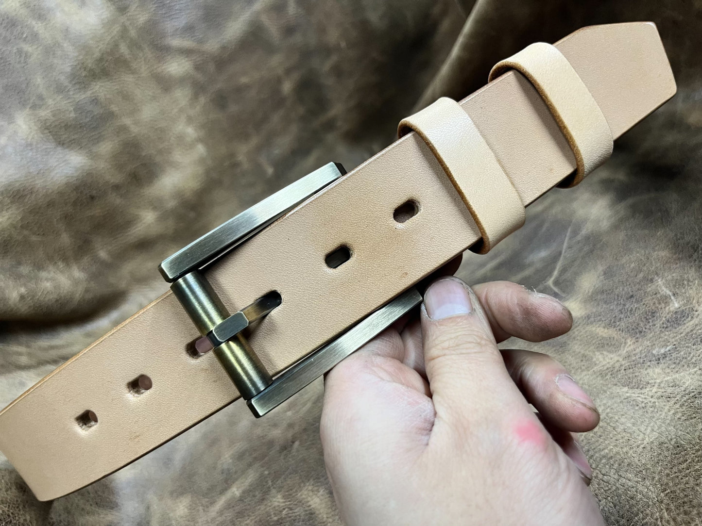 6.5 mm saddle with brass wire-cut belt buckle
