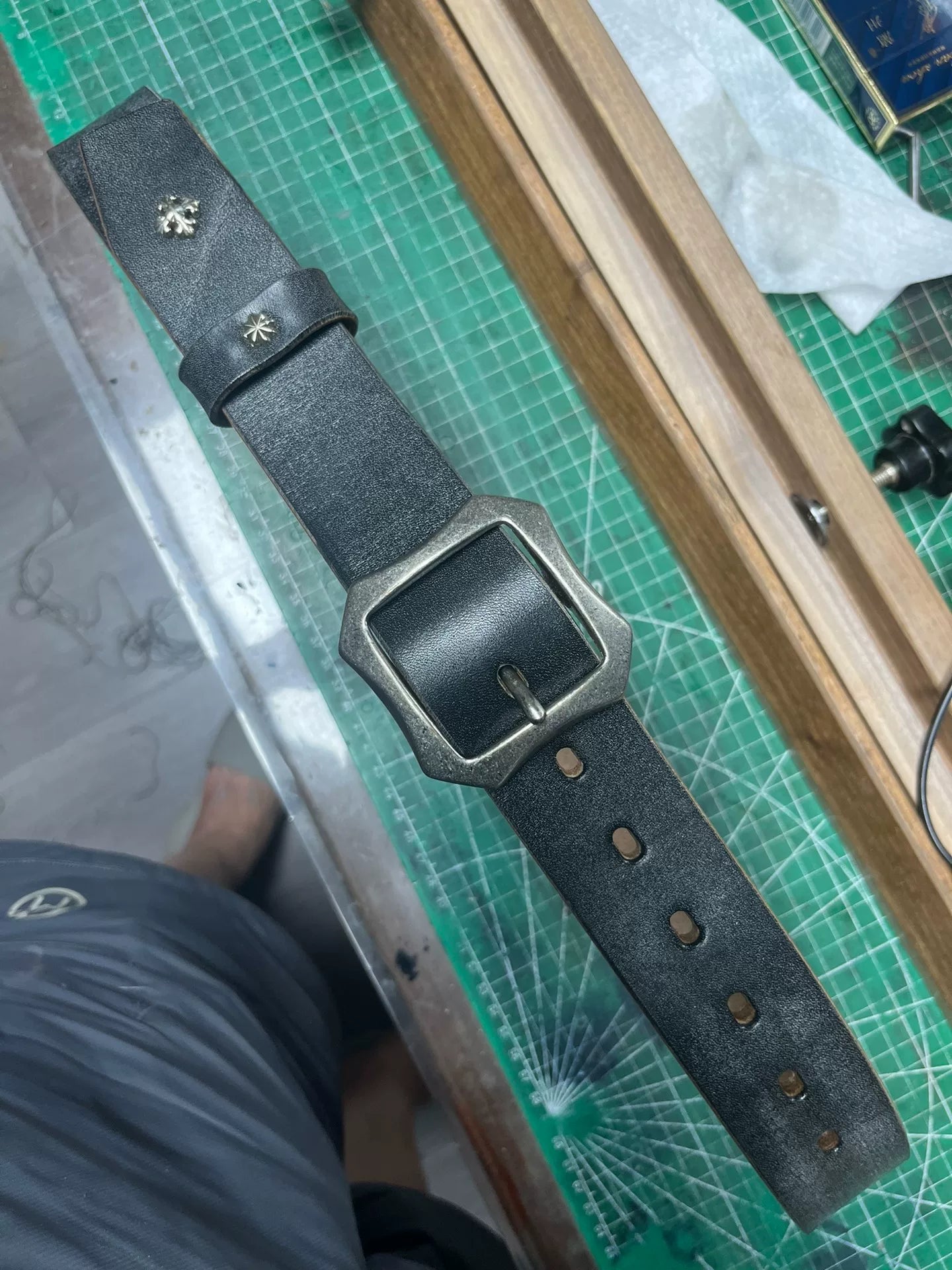 5.5mm thick black JF bridle. Full grain jf horse rein leather first…