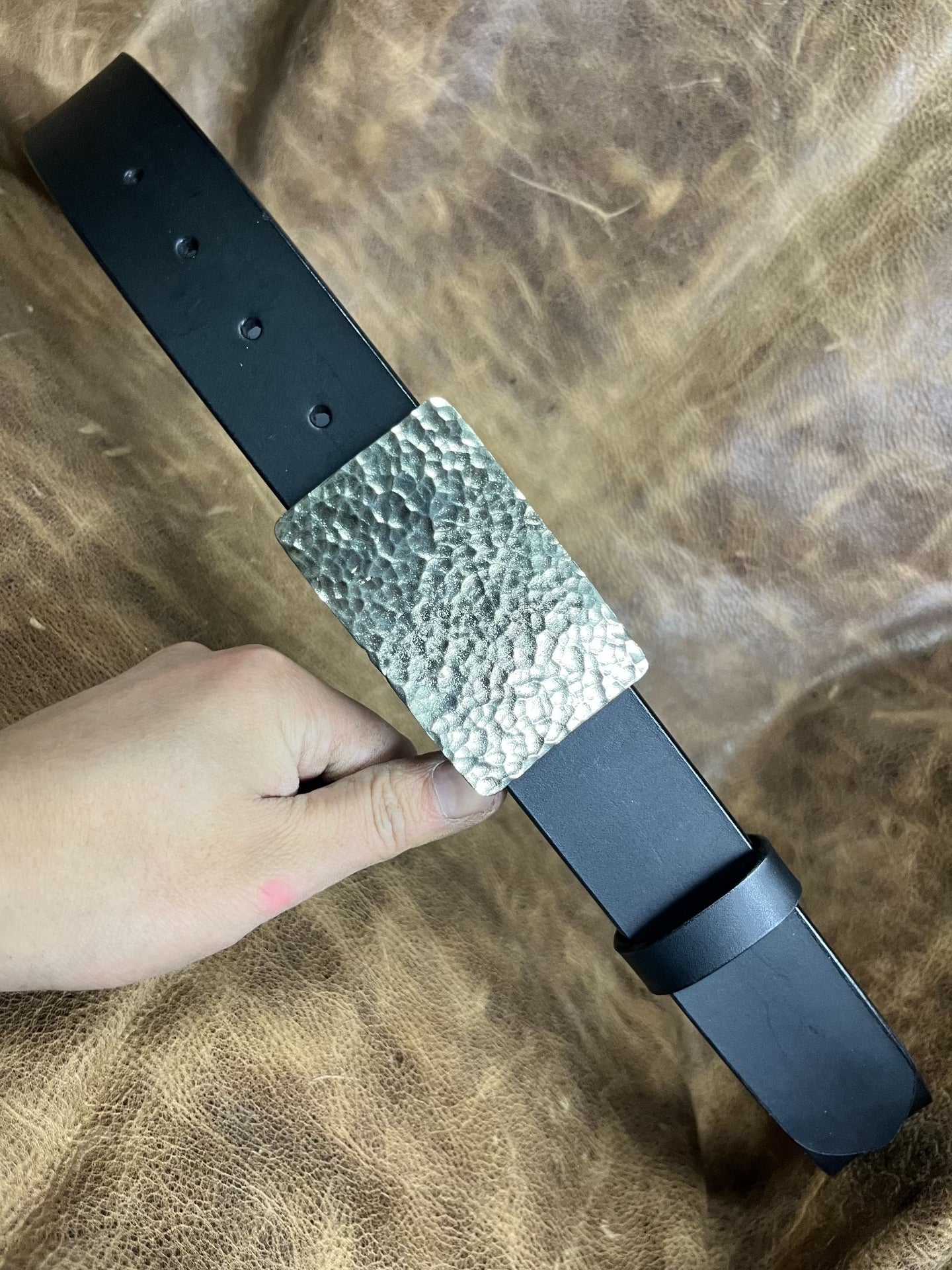 The three-dimensional white copper hammered smooth gusset buckle is…