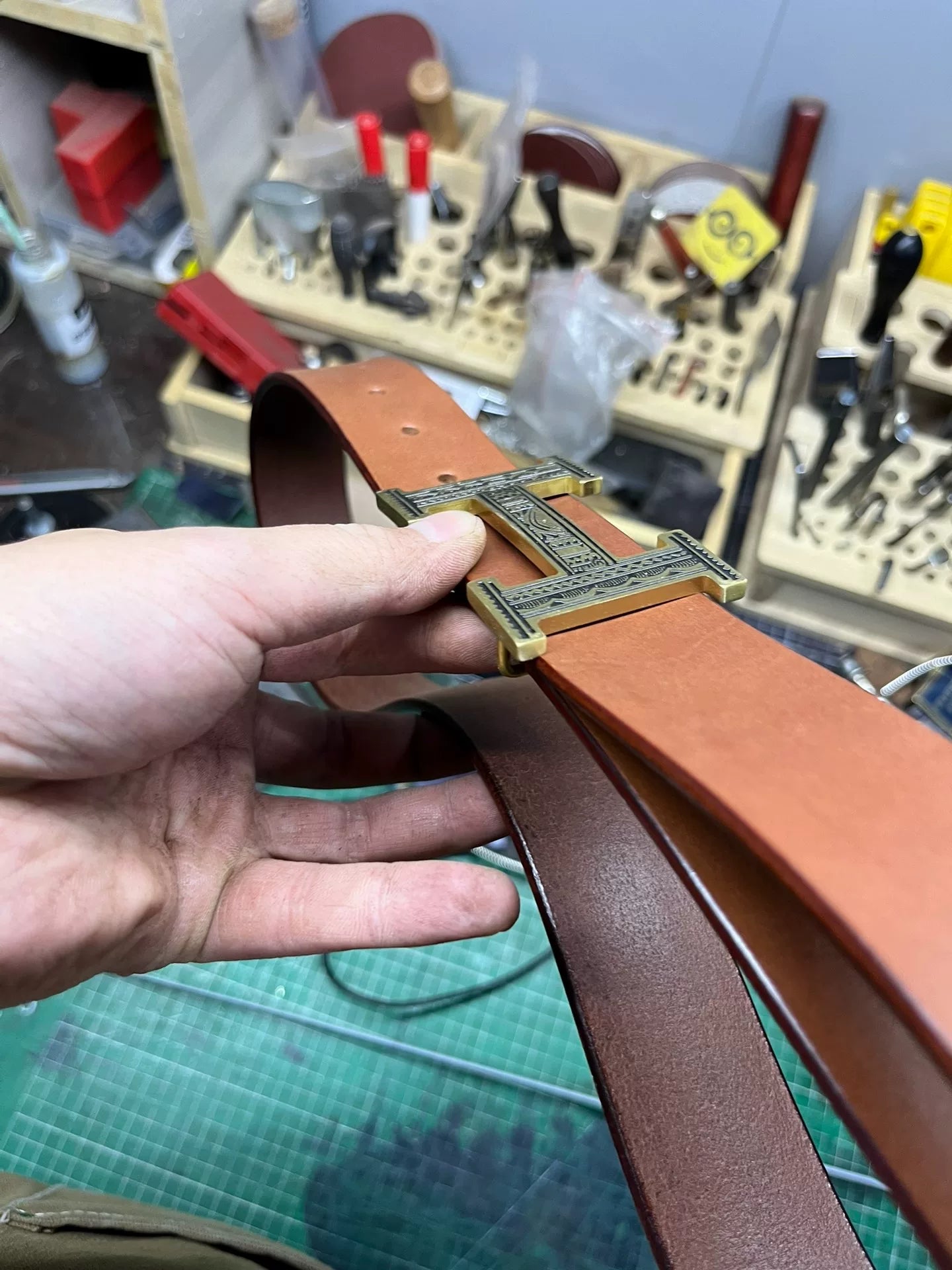 Handmade belt made of Italian Tuscan vegetable-tanned first-grain c…