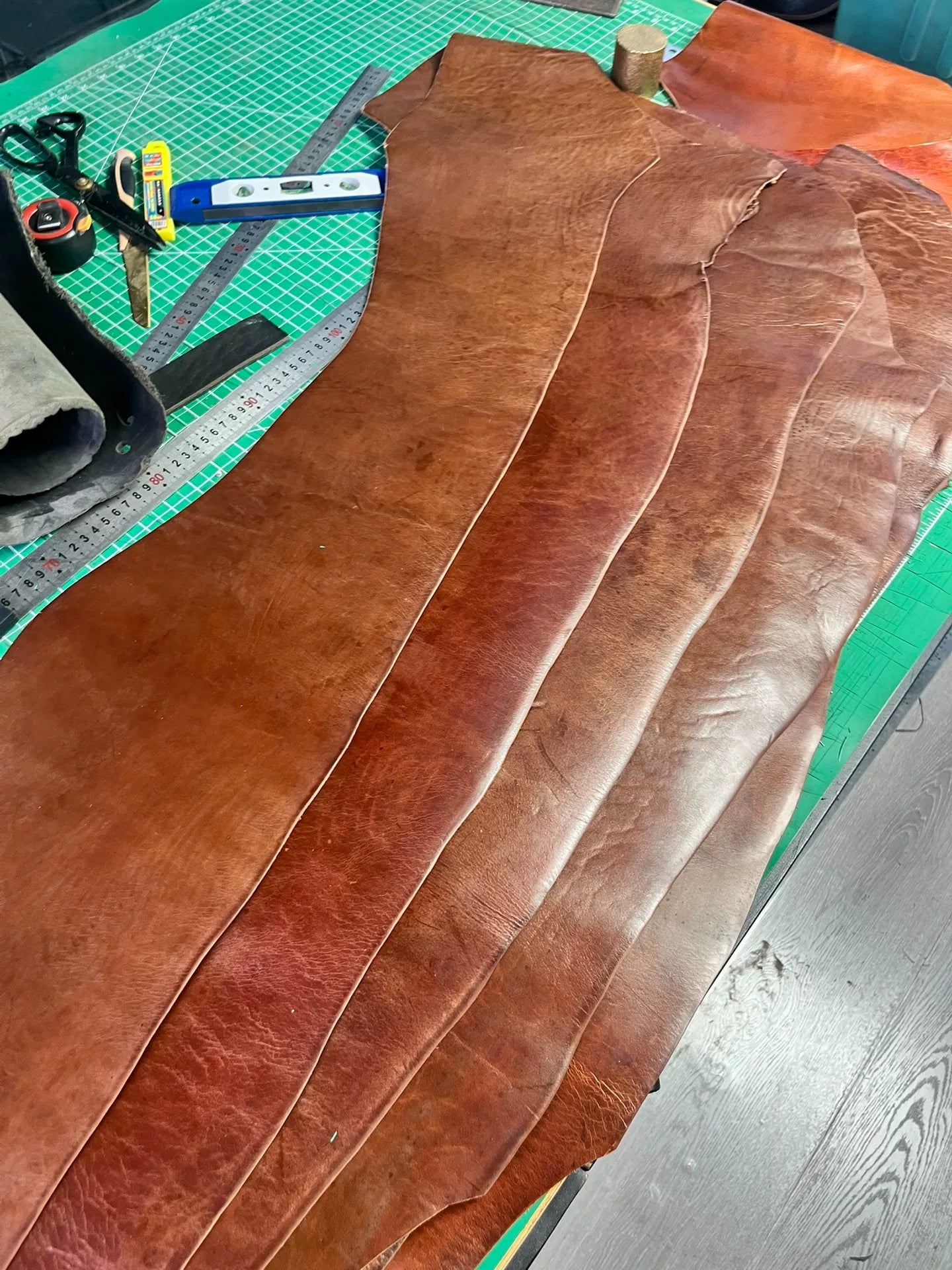A customized cordovan belt can only produce 2 to 3 belts. Custom co…