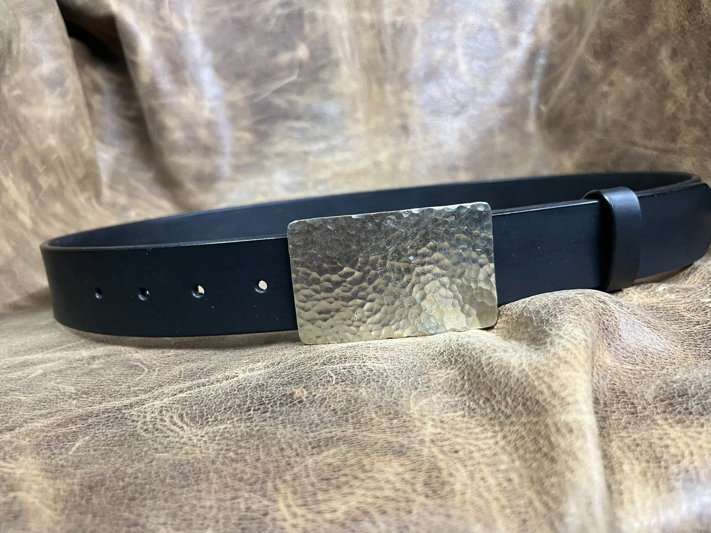 The three-dimensional white copper hammered smooth gusset buckle is…