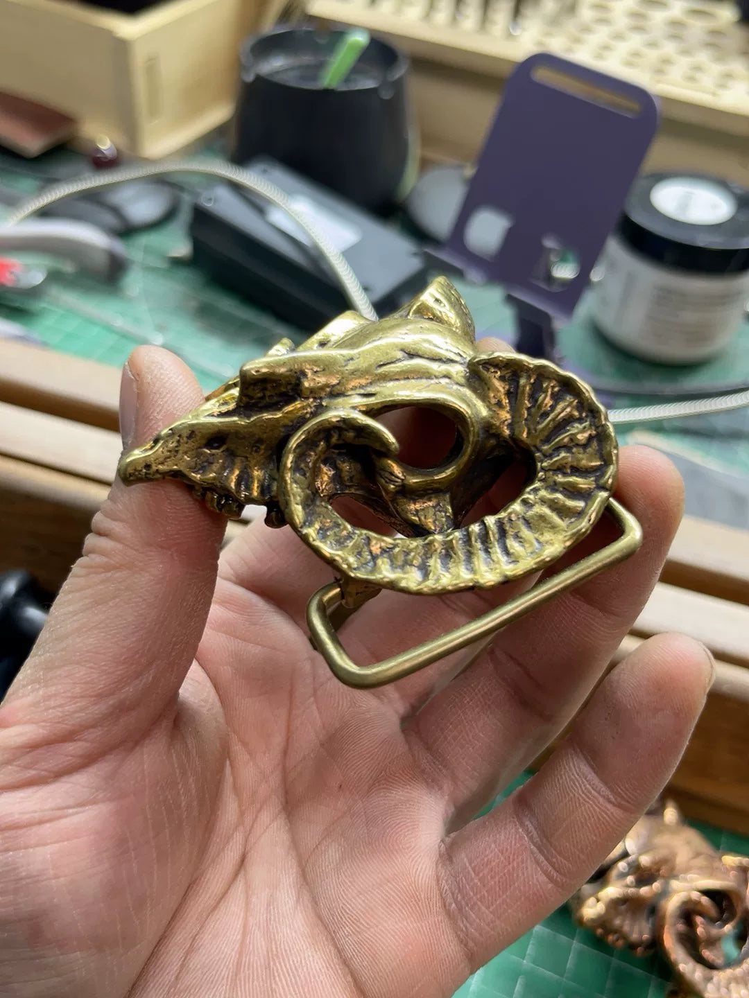 Solid brass middle-aged American retro bull head and sheep head bel…