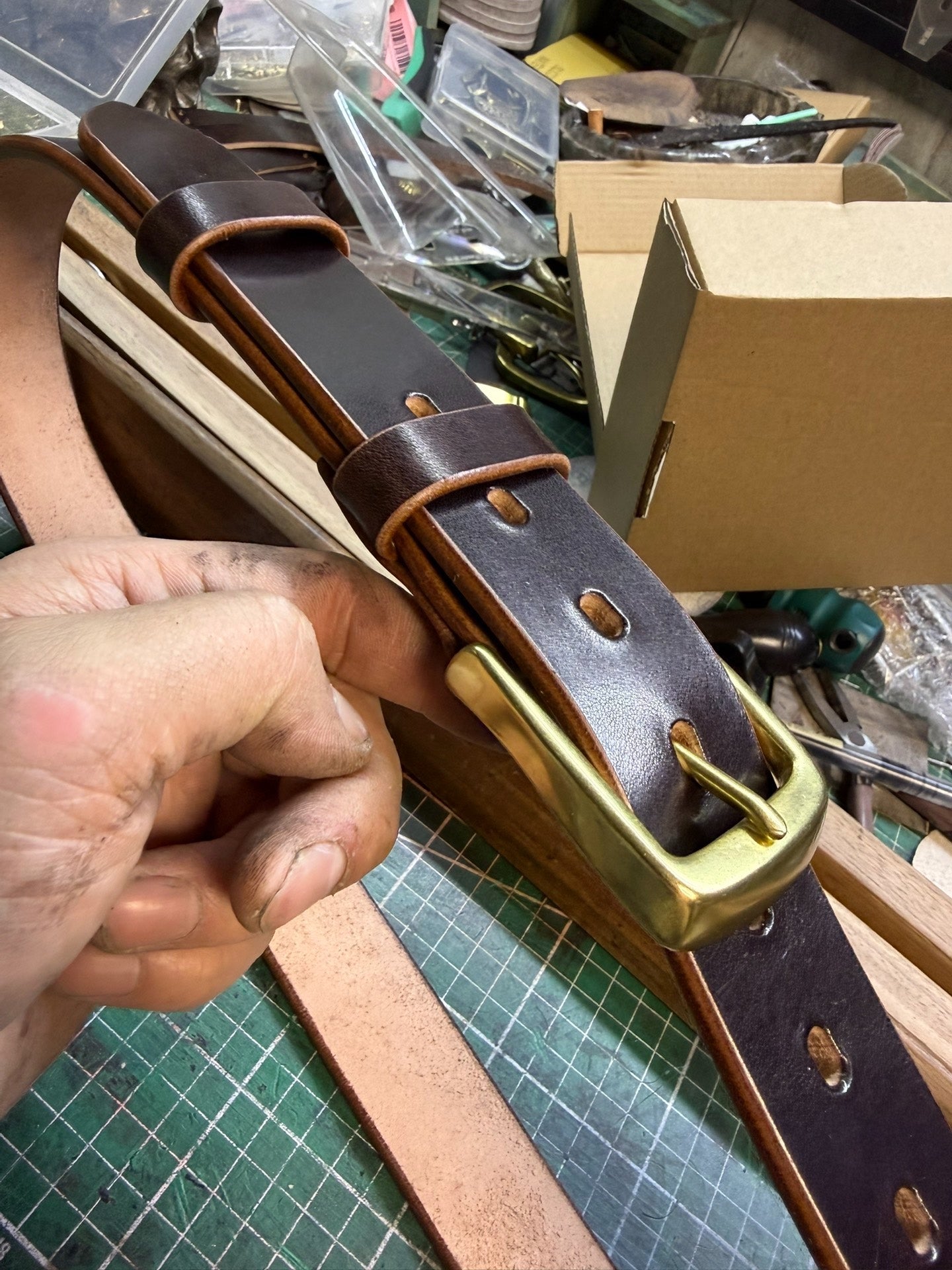 Genuine first-layer cowhide oil-waxed leather handmade belt There a…