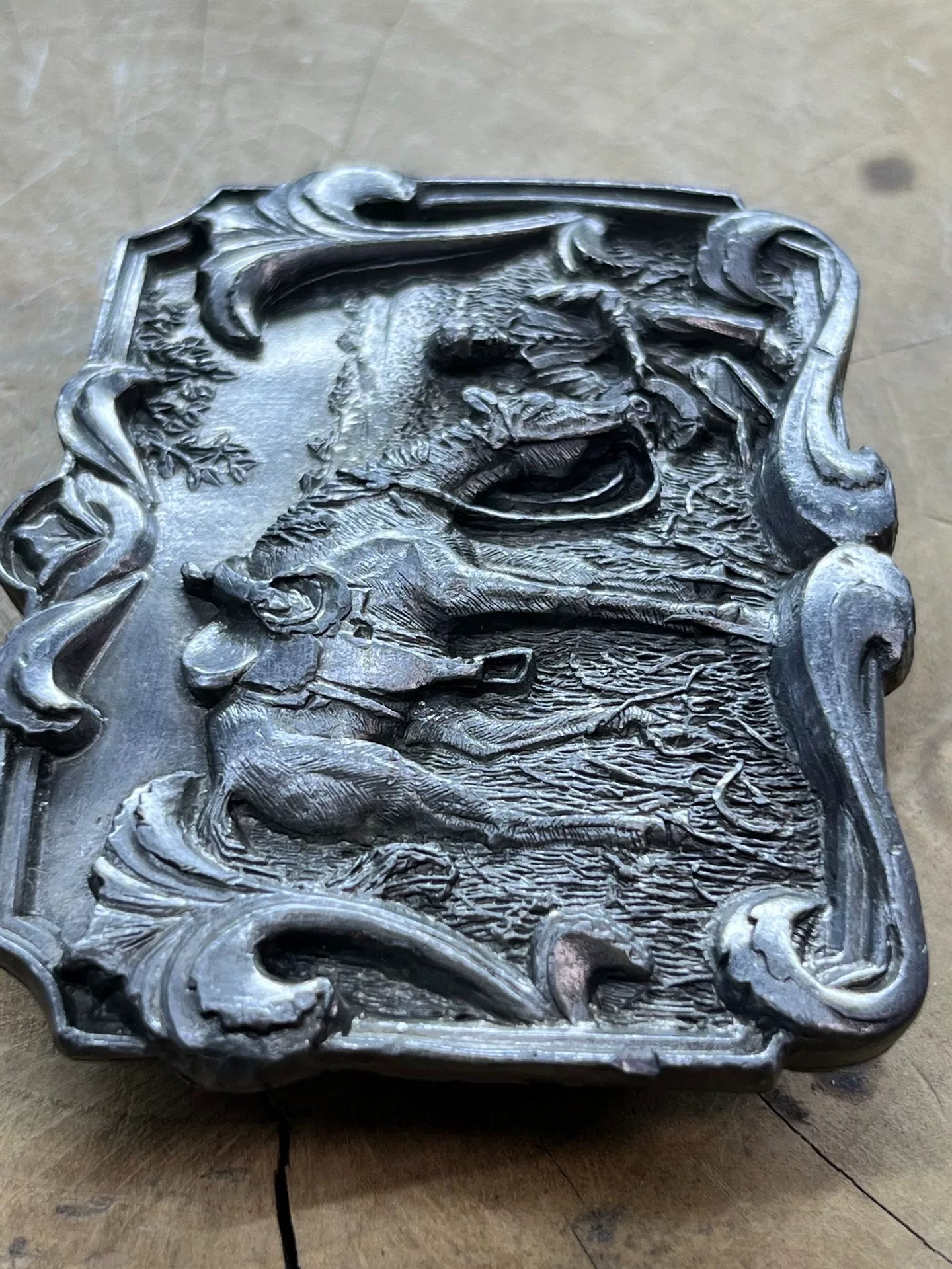 Pre-Owned Vintage American Relief Belt Buckle — Excellent Condition