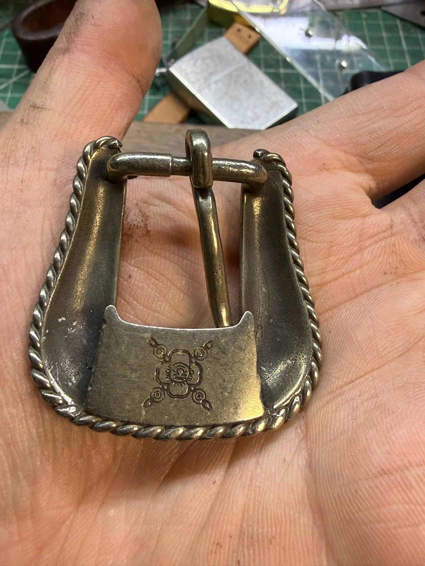 Purely hand-engraved American retro belt buckle