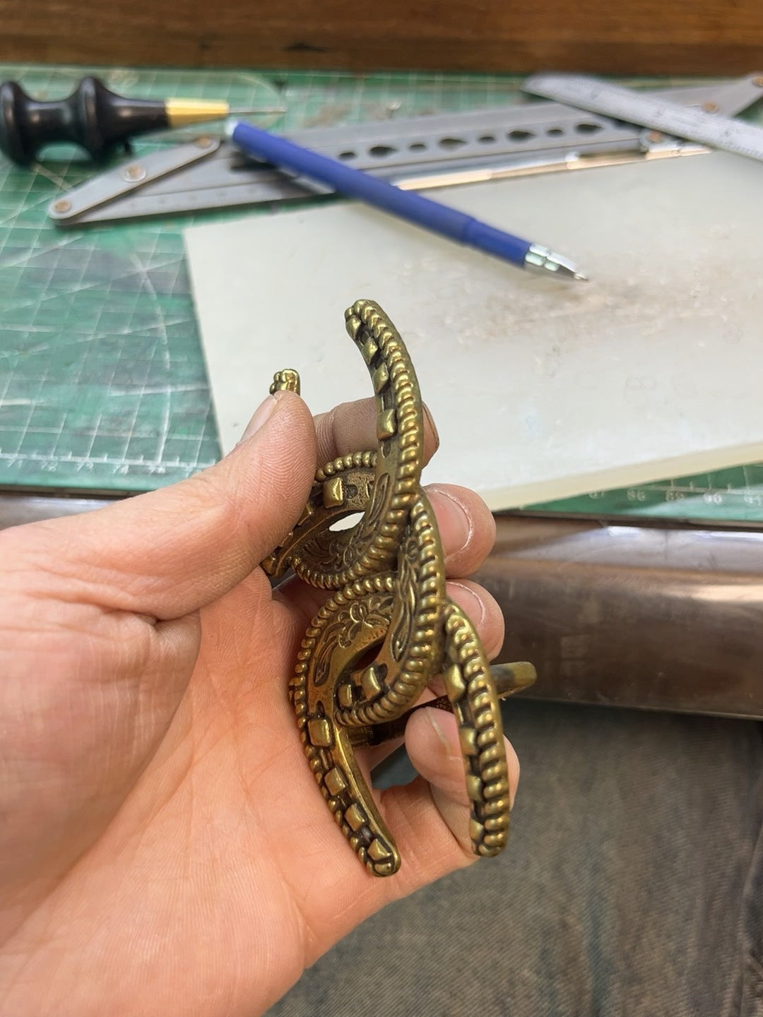 RRL Vintage Three-Horseshoe Belt Buckle — Brass
