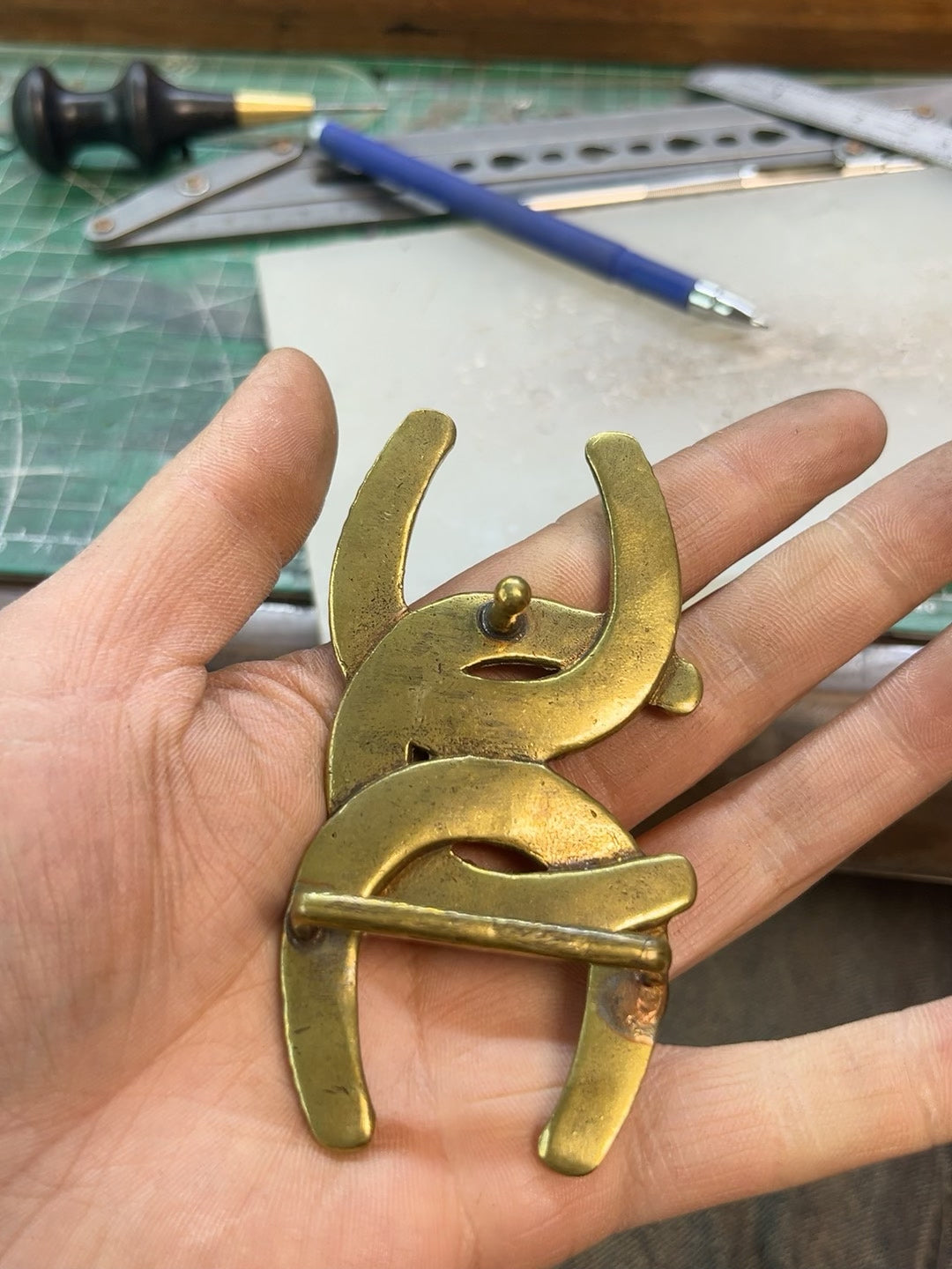 RRL Vintage Three-Horseshoe Belt Buckle — Brass