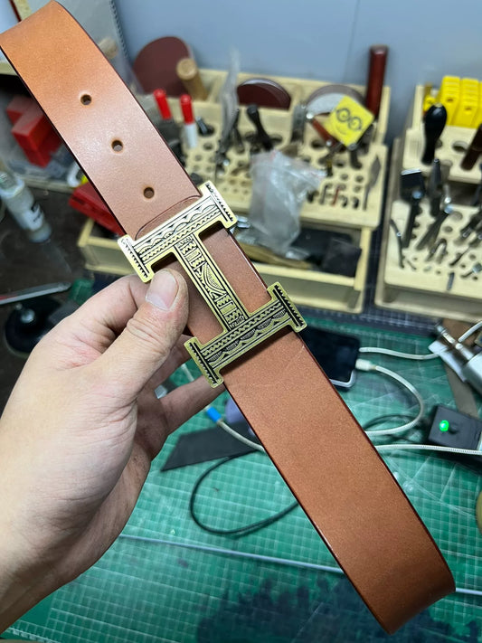 Handmade belt made of Italian Tuscan vegetable-tanned first-grain c…