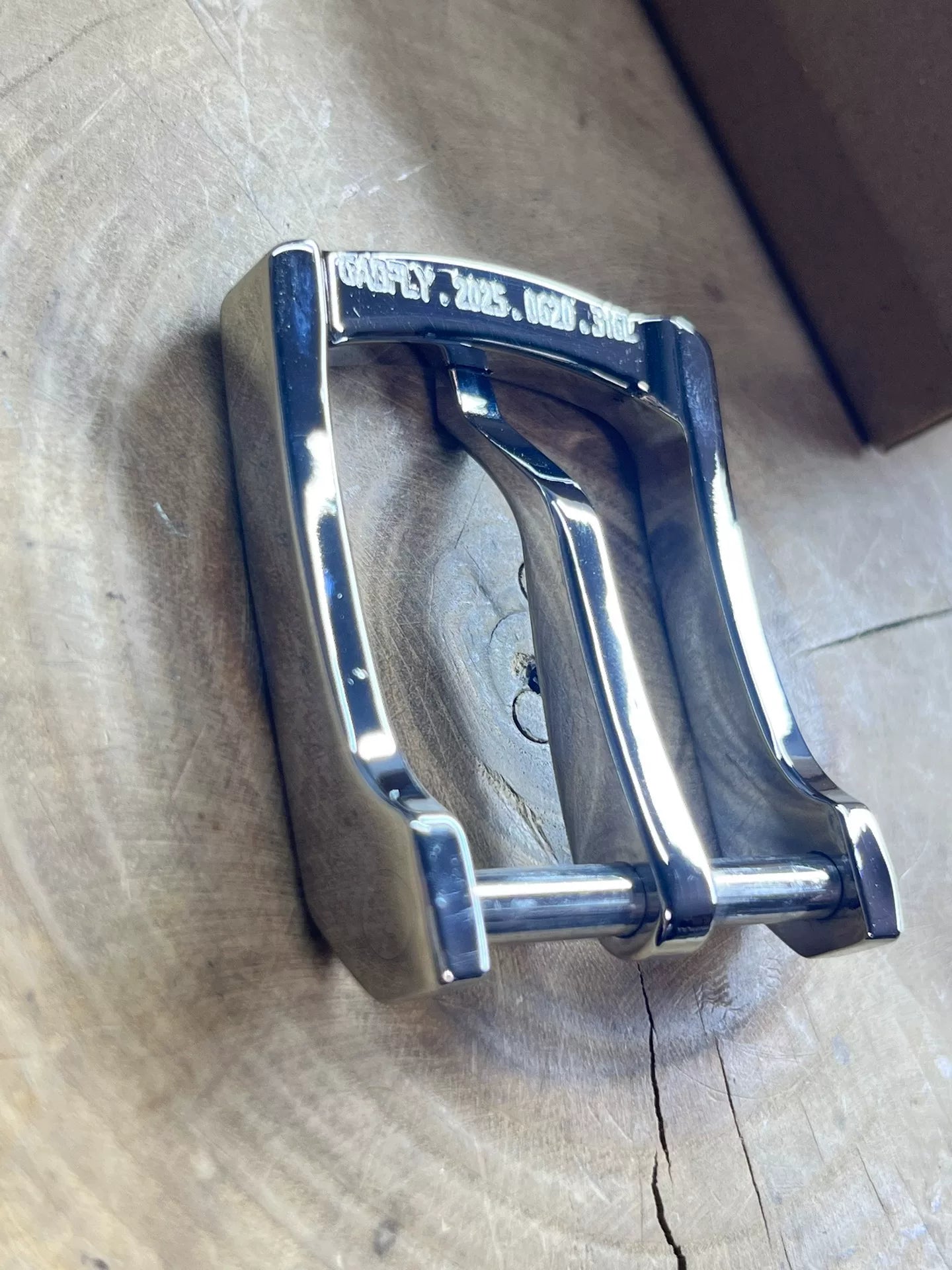 Genuine gadfly buckle