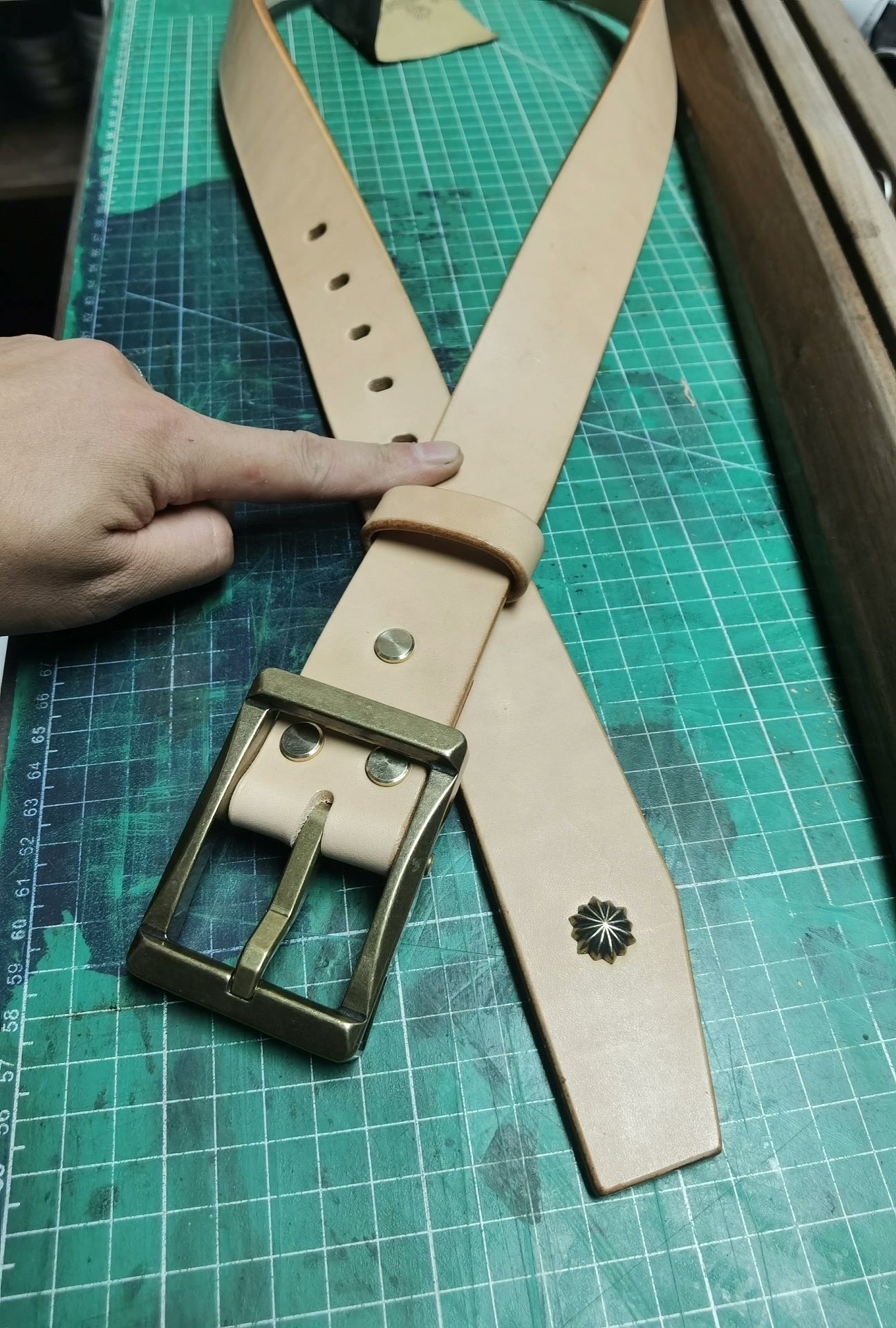 Meian handmade belt, assembled with a replica gadfly buckle
