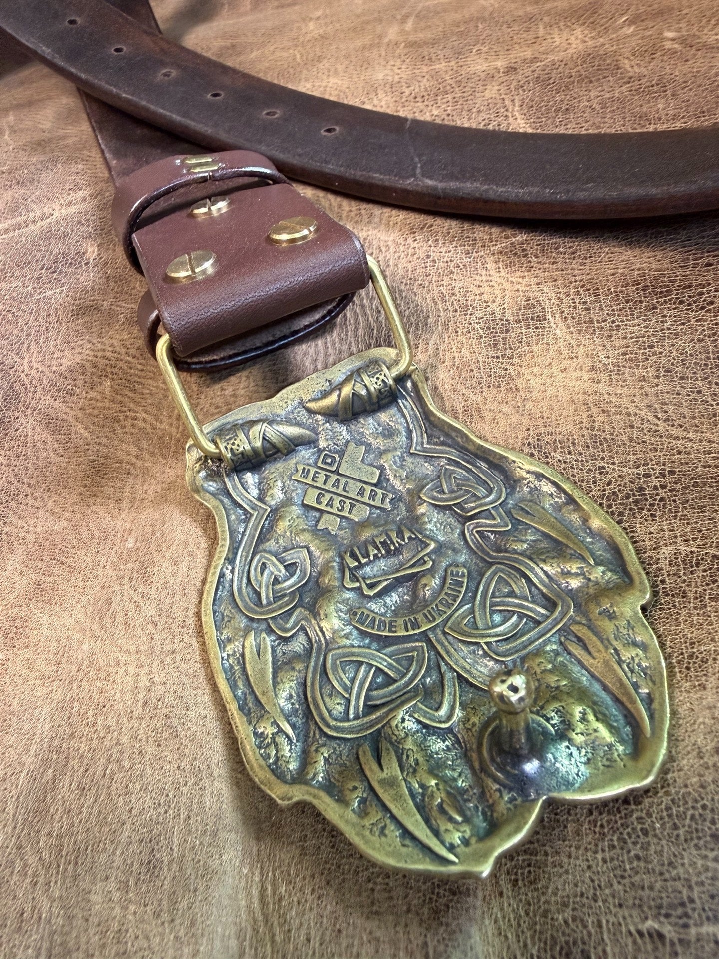Brass embossed bear claw belt buckle with brown saddle