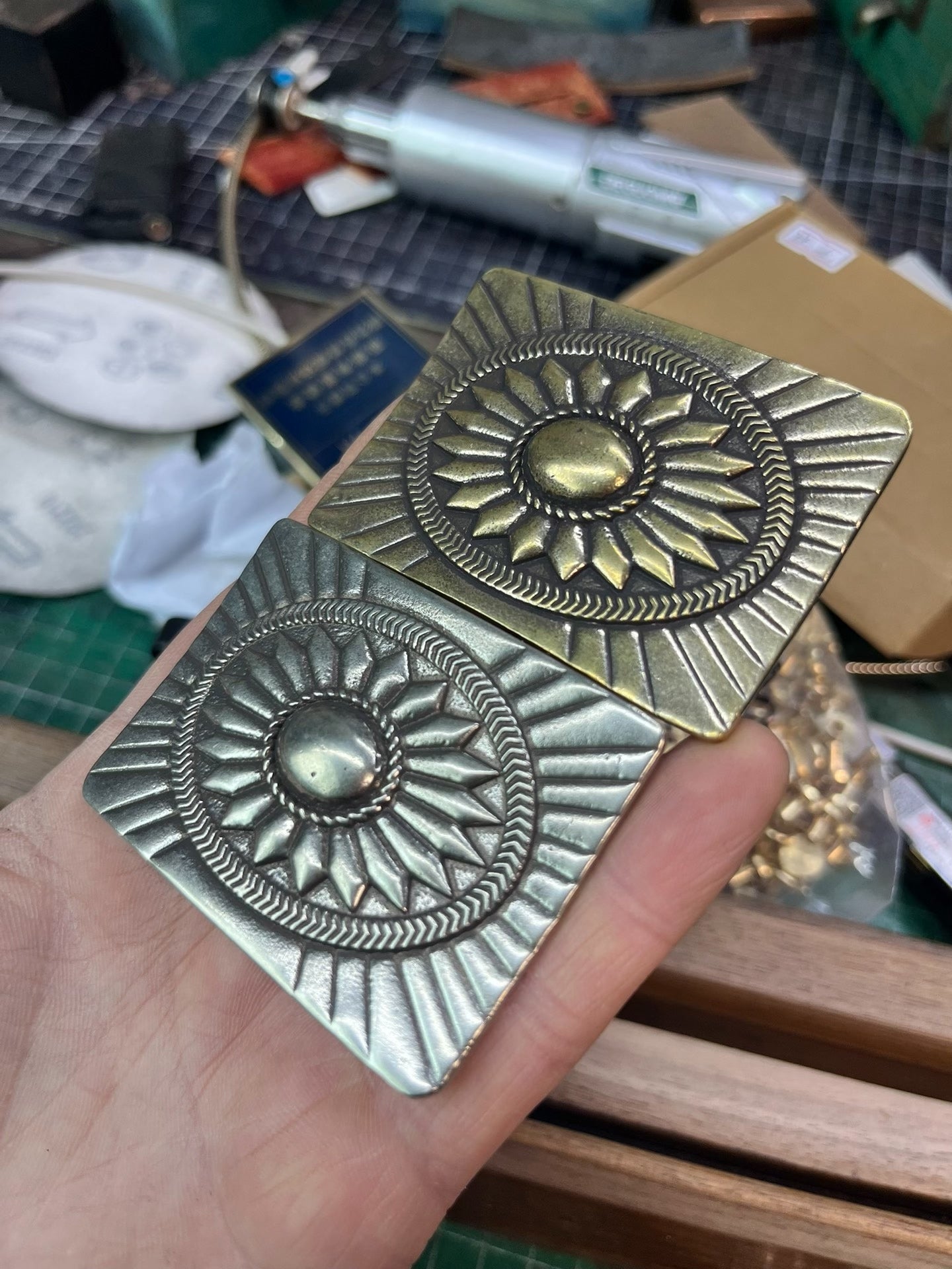 A super domineering Indiana Navajo white copper belt buckle