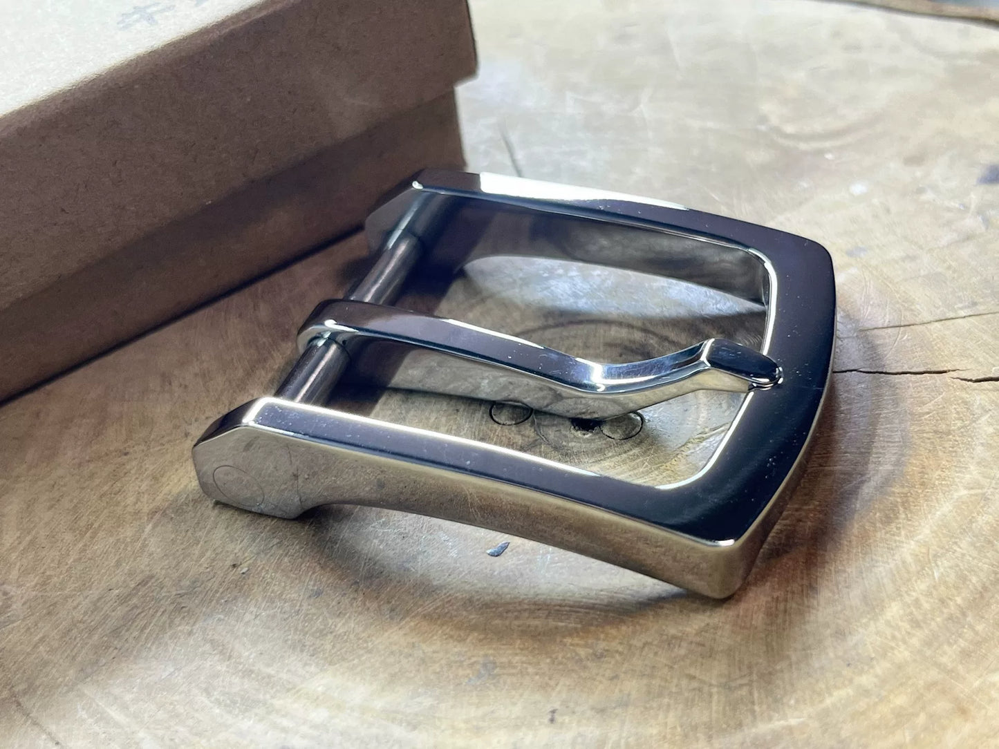 Genuine gadfly buckle