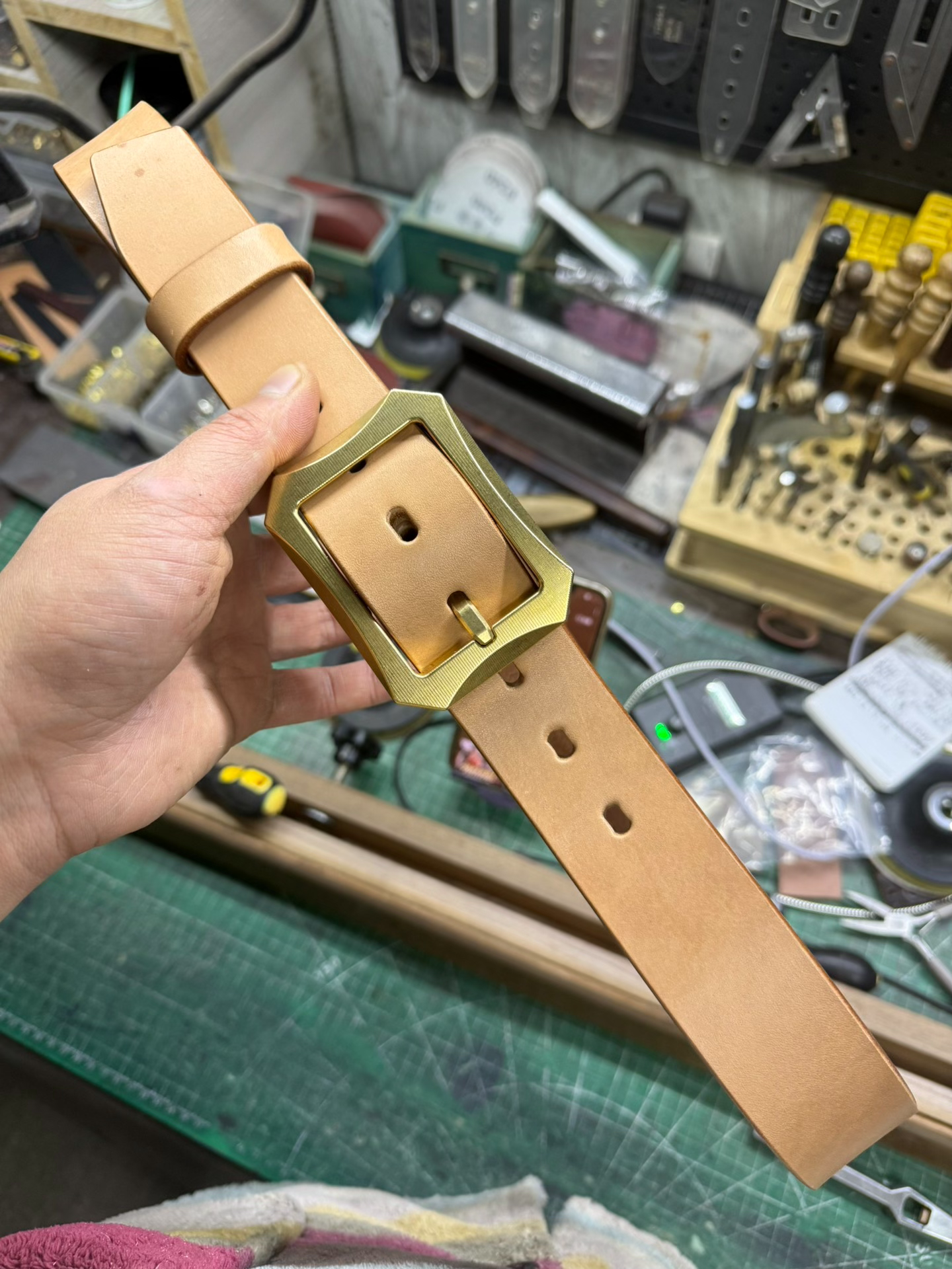 5mm Saddle Leather with Solid Brass Octagonal Line-Cut Buckle