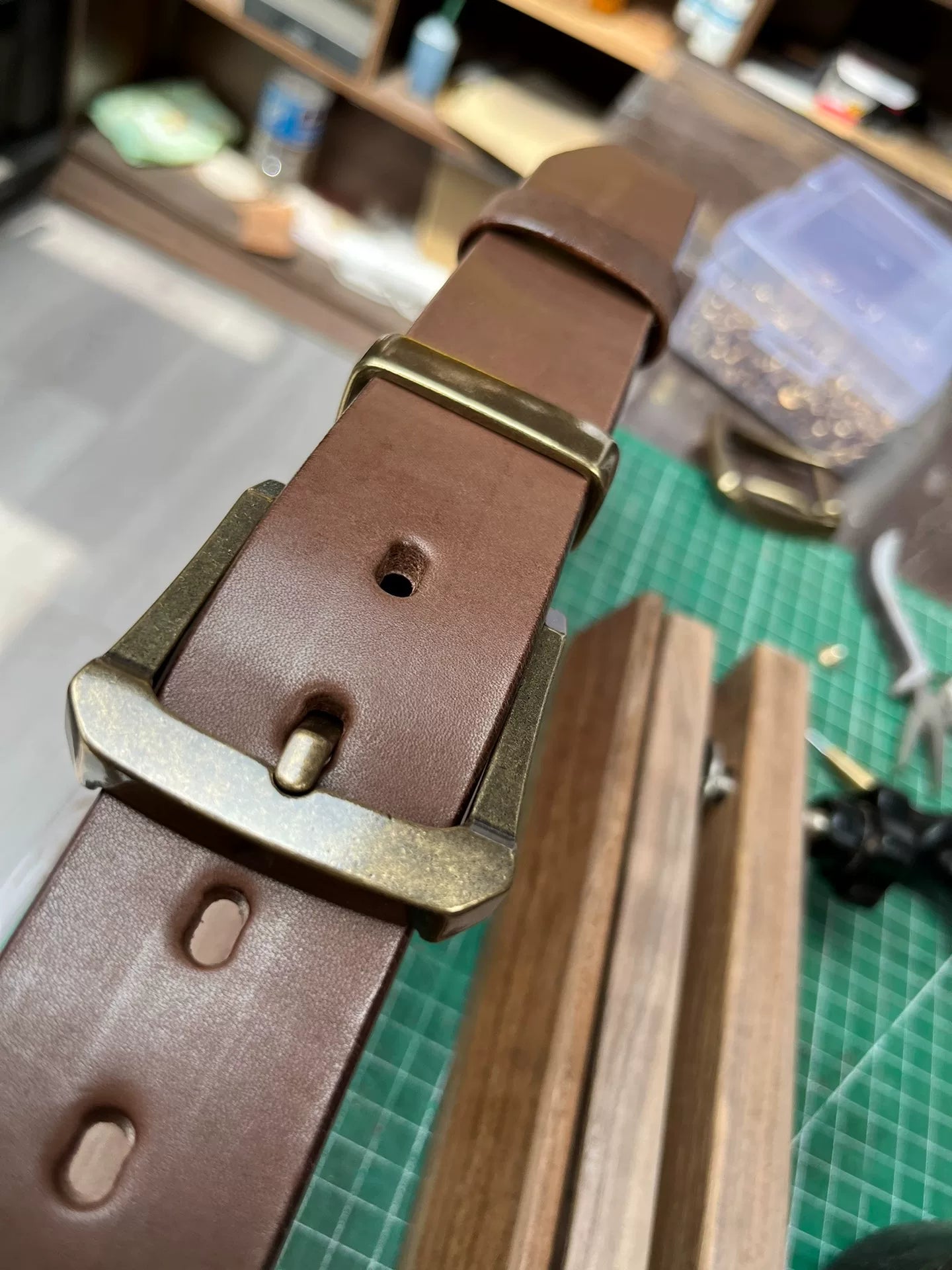 Heavyweight saddle leather gadfly 11th generation brass men's belt…