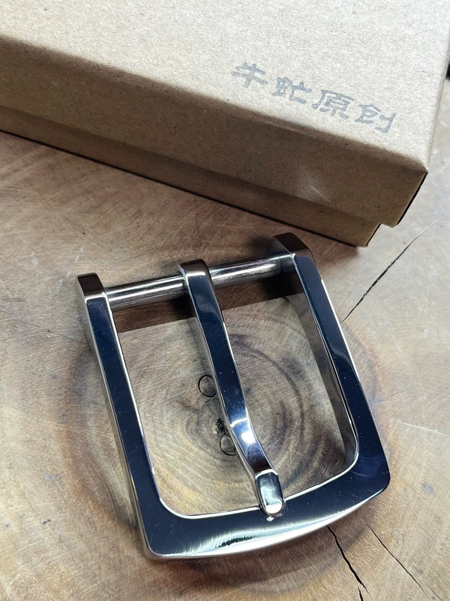 Genuine gadfly buckle