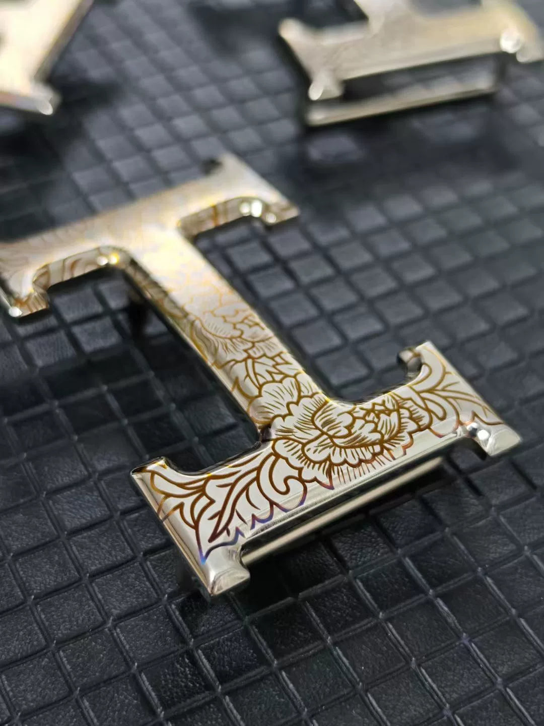 Welfare special offer: 99.9% pure titanium belt buckle H buckle