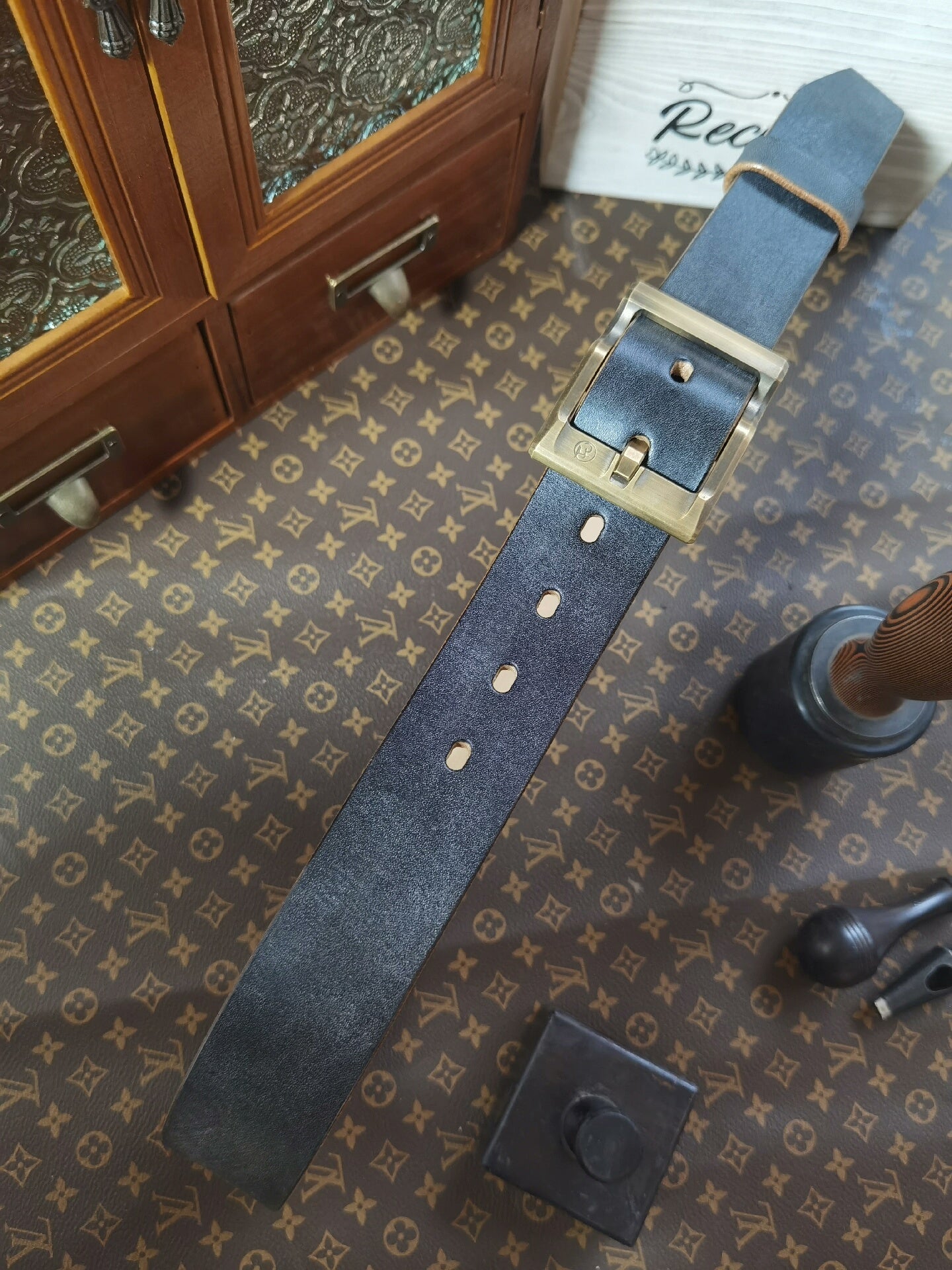 5.5mm thick black JF bridle leather. Full grain jf horse rein leath…