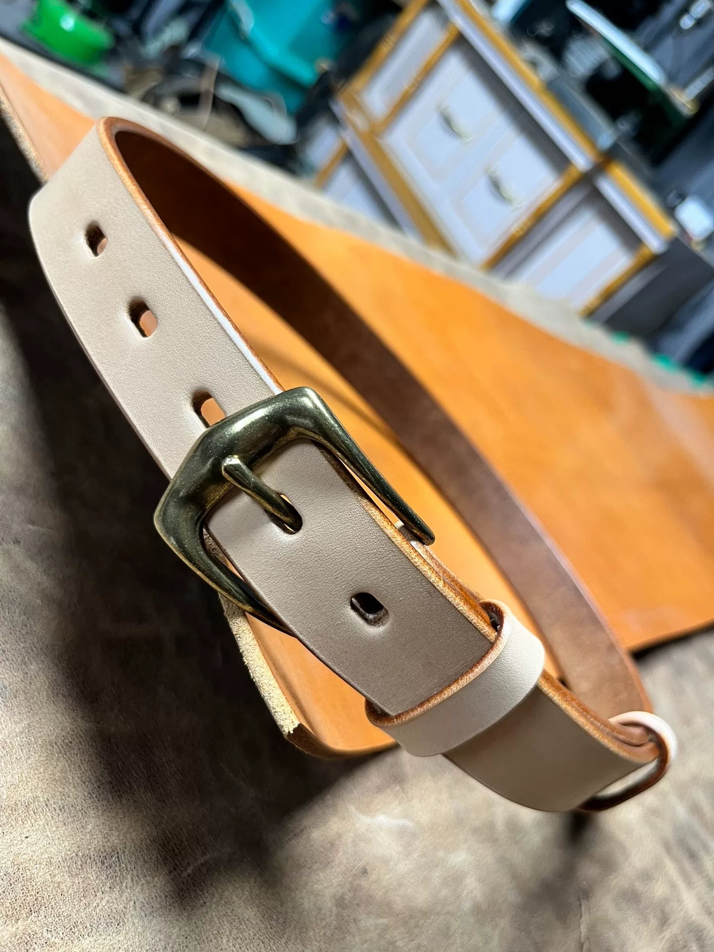 Handmade leather belt with original color body and brass buckle