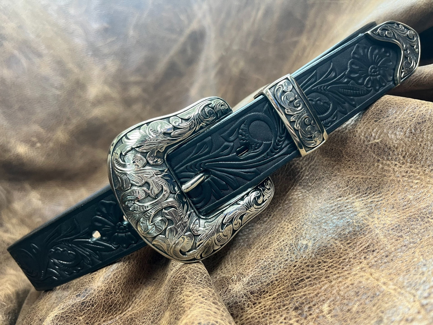 The white copper Tangcao three-piece handmade belt