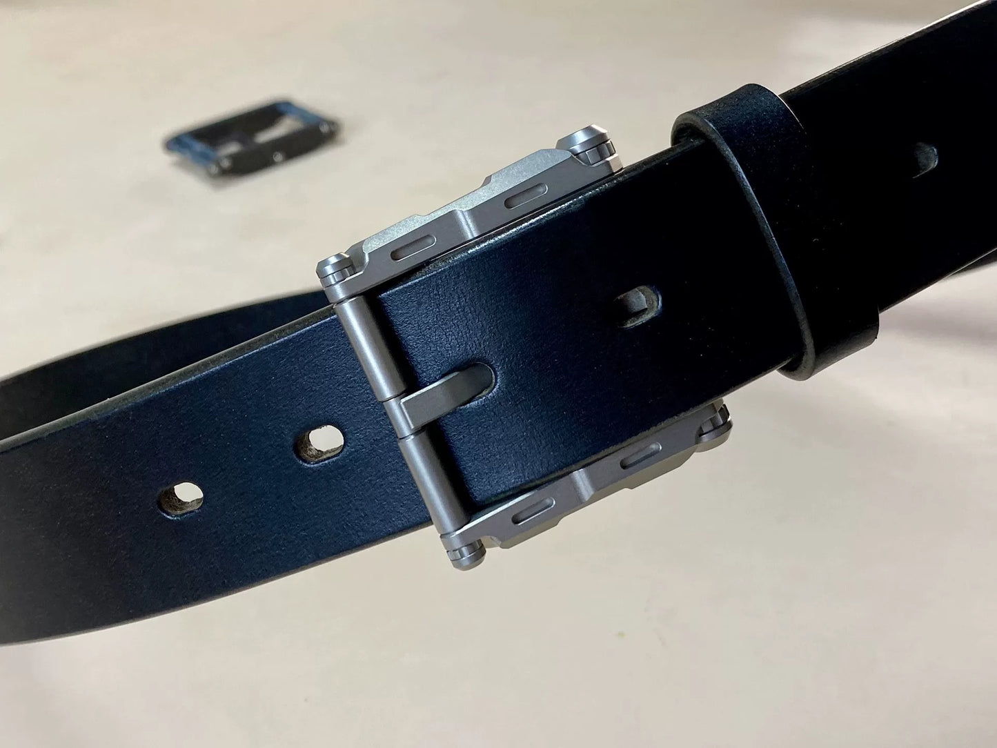West Wind Tunnel titanium alloy belt buckle, hypoallergenic material