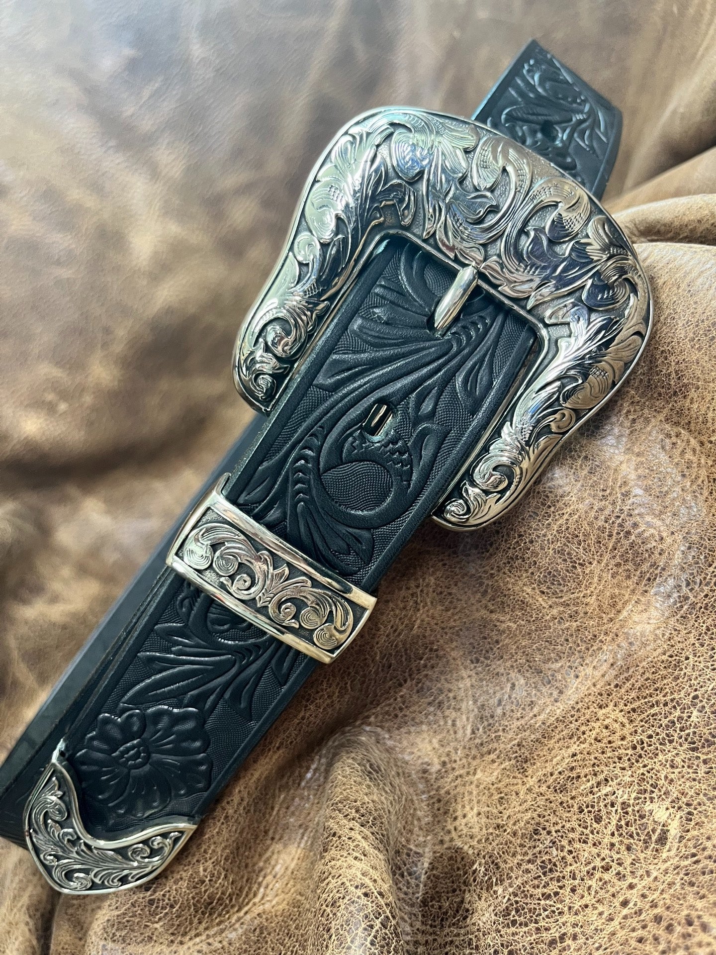 The white copper Tangcao three-piece handmade belt