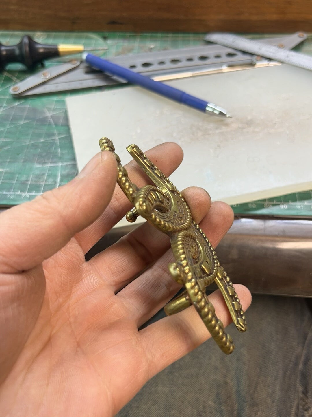 RRL Vintage Three-Horseshoe Belt Buckle — Brass