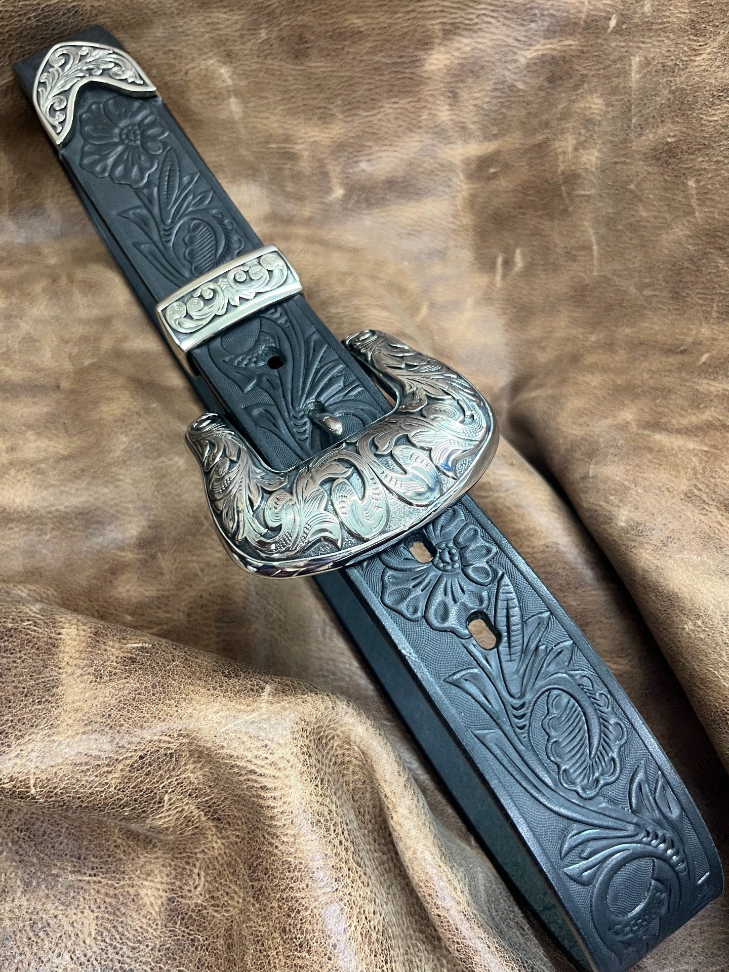 The white copper Tangcao three-piece handmade belt