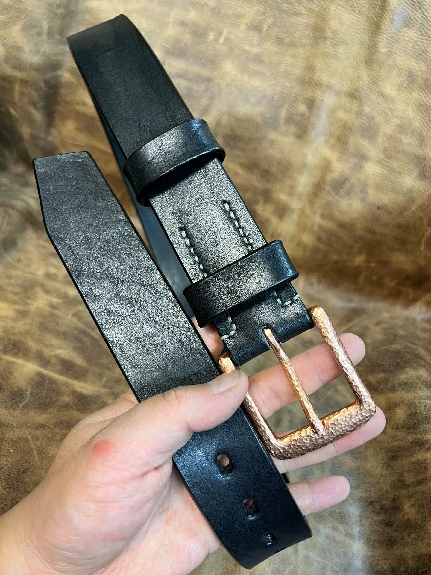 The copper hammered pure copper belt buckle is paired with a black…