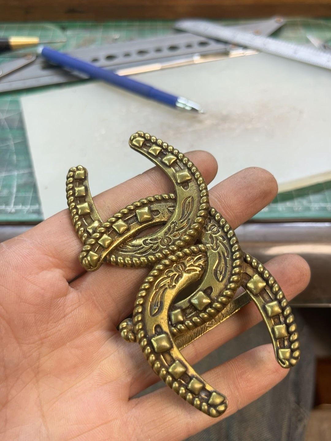 RRL Vintage Three-Horseshoe Belt Buckle — Brass