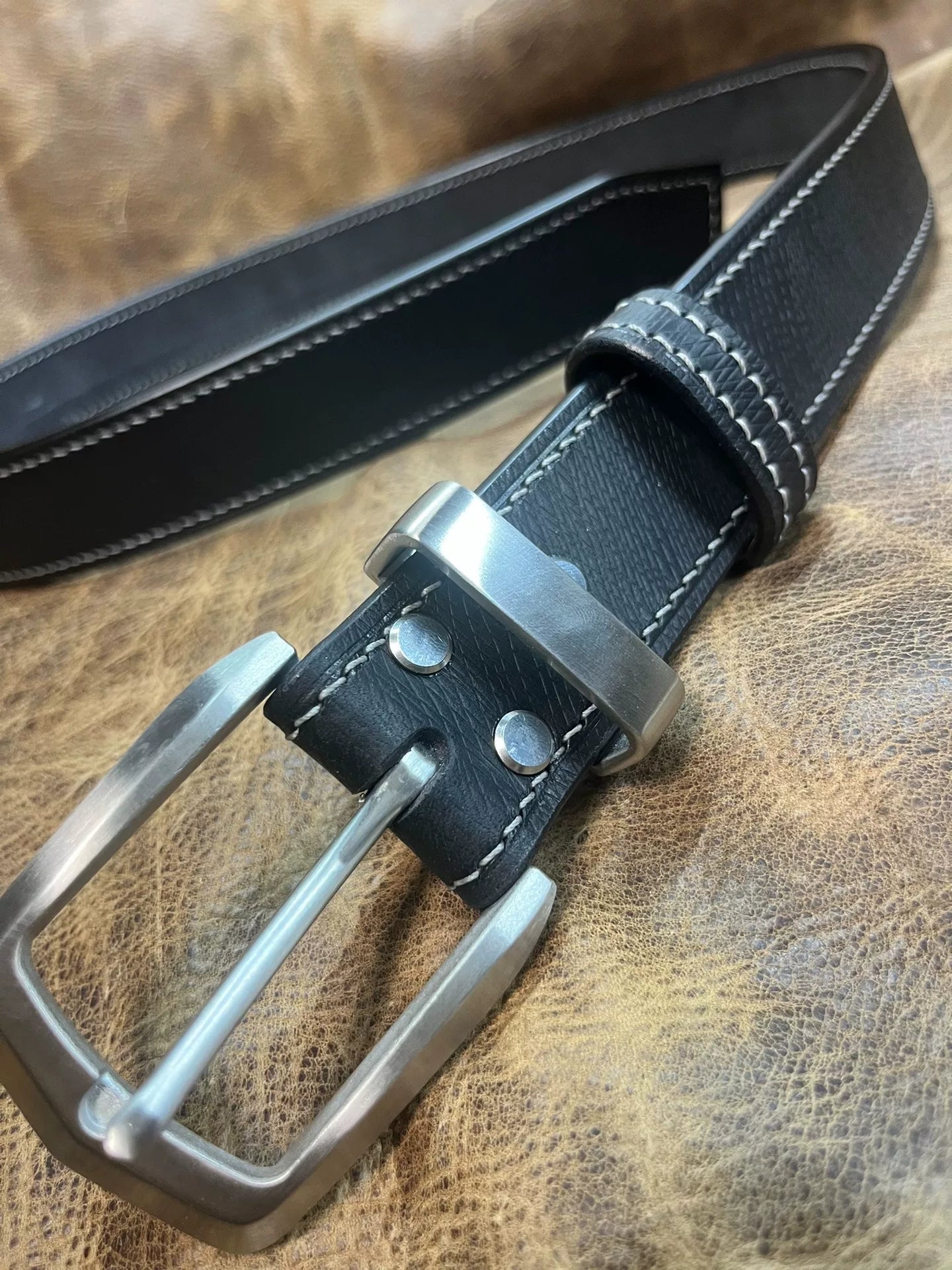 Imported Italian saddle vegetable tanned leather with hand stitchin…