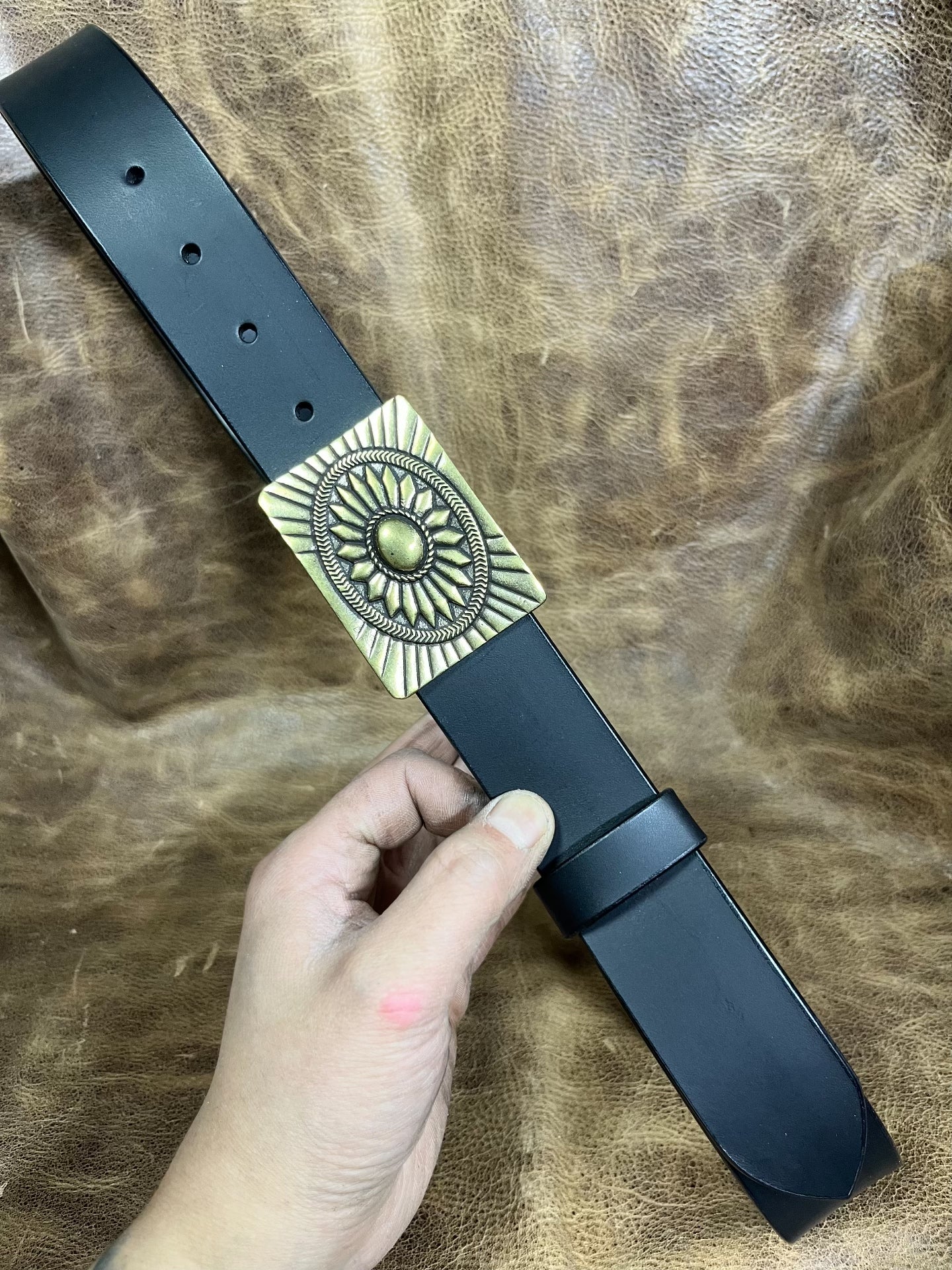 The three-dimensional brass Navajo smooth gusset buckle is paired w…