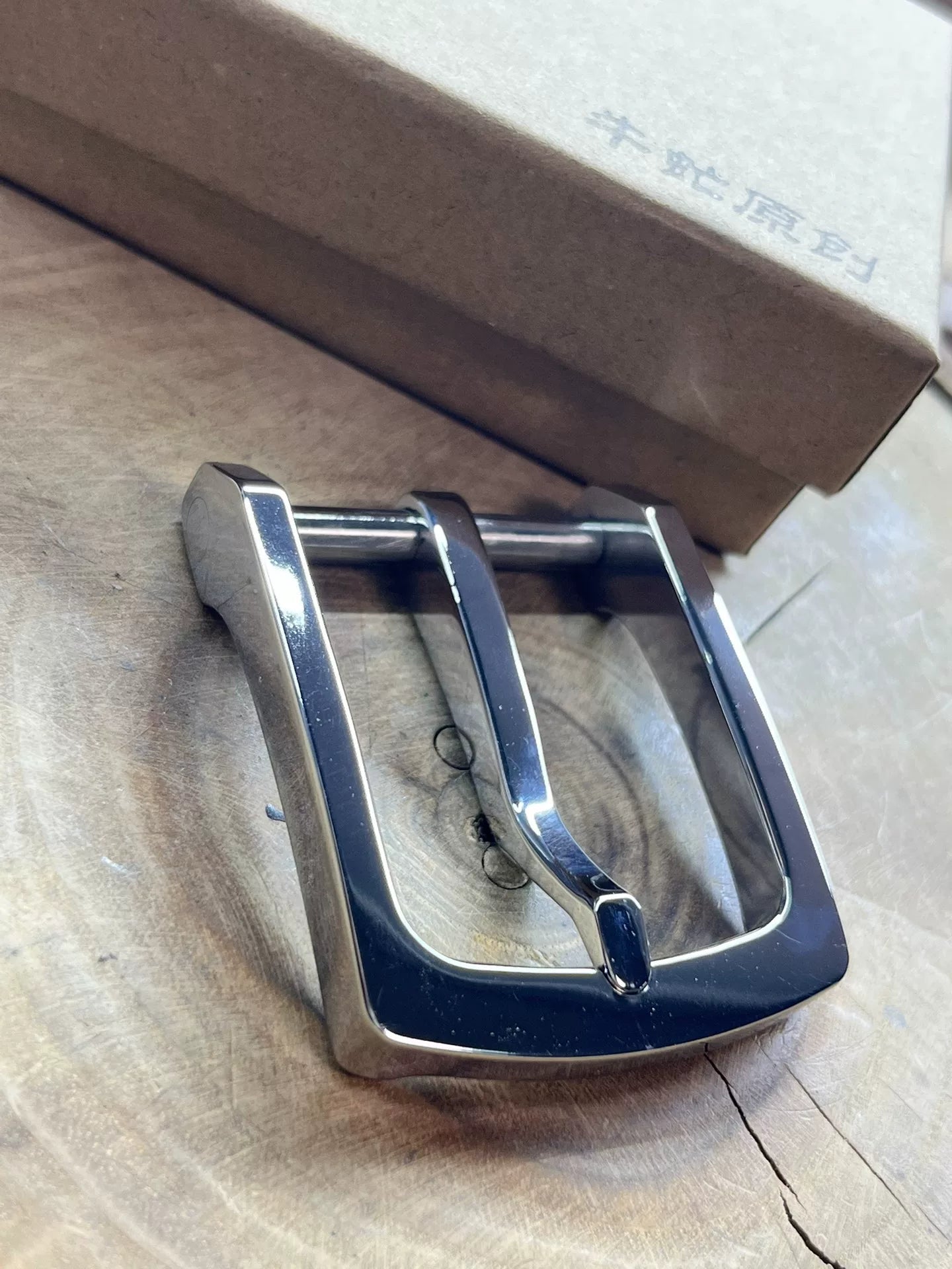 Genuine gadfly buckle