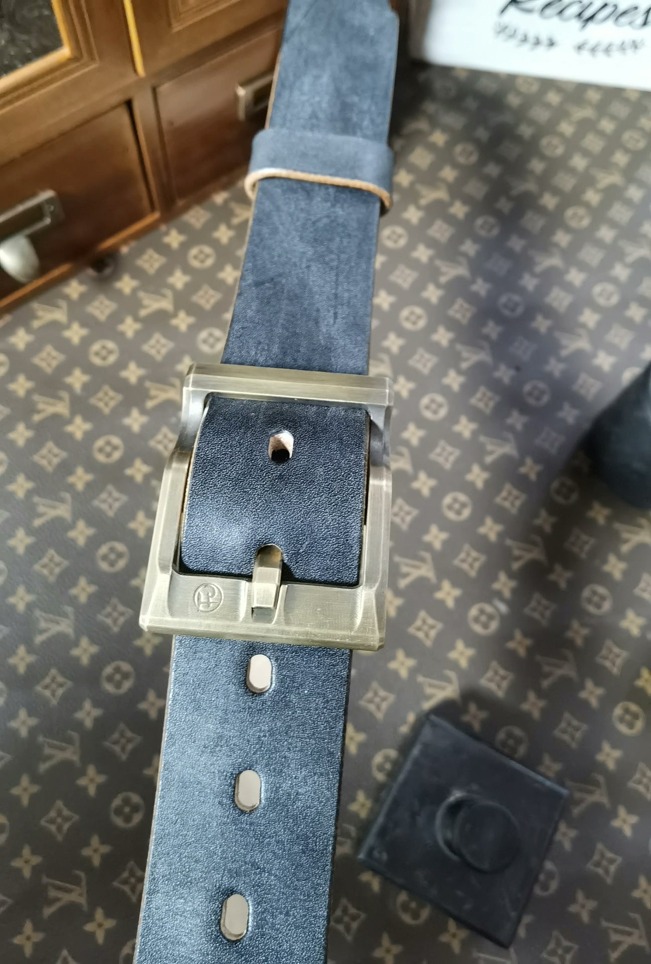5.5mm thick black JF bridle leather. Full grain jf horse rein leath…