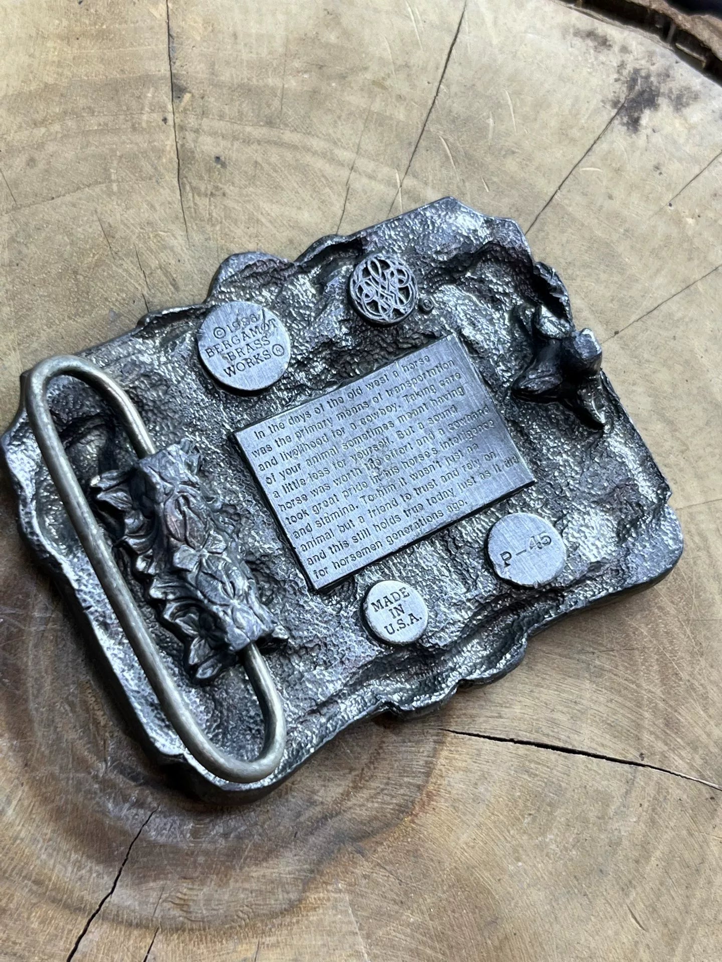 Pre-Owned Vintage American Relief Belt Buckle — Excellent Condition