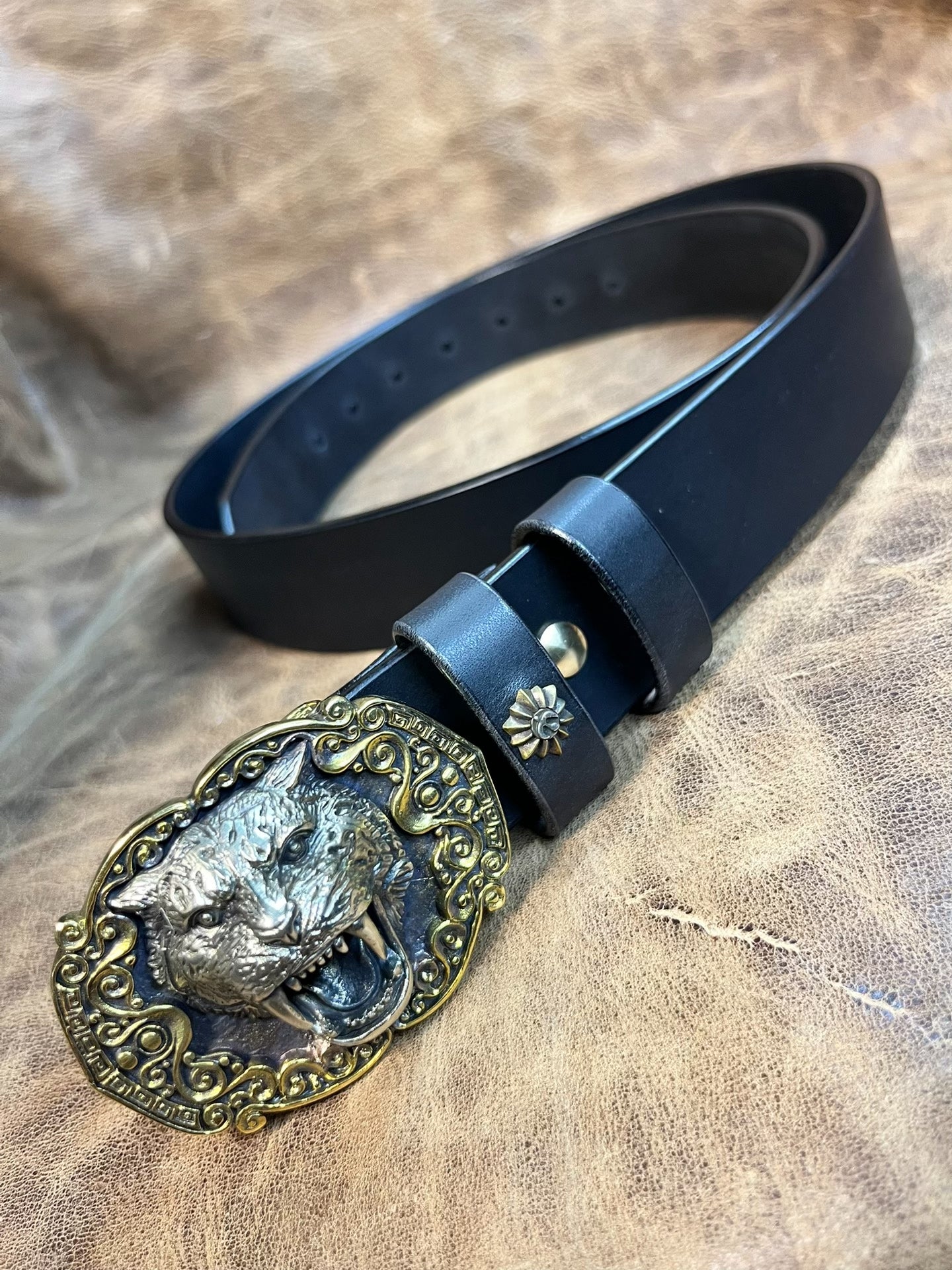 The three-dimensional tiger head smooth buckle is matched with an I…