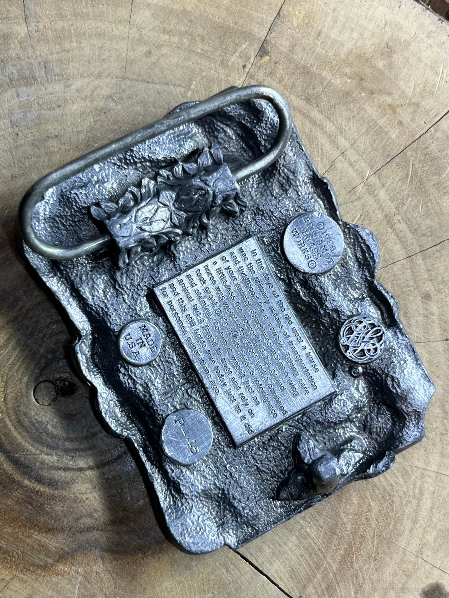 Pre-Owned Vintage American Relief Belt Buckle — Excellent Condition
