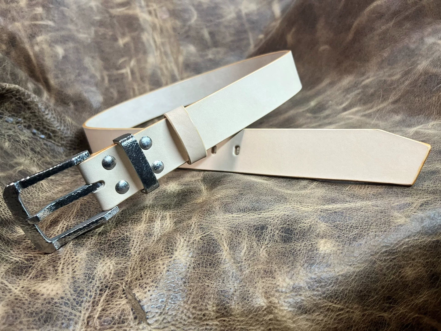 Original color plant-raised cow hand-hammered replica gadfly buckle…